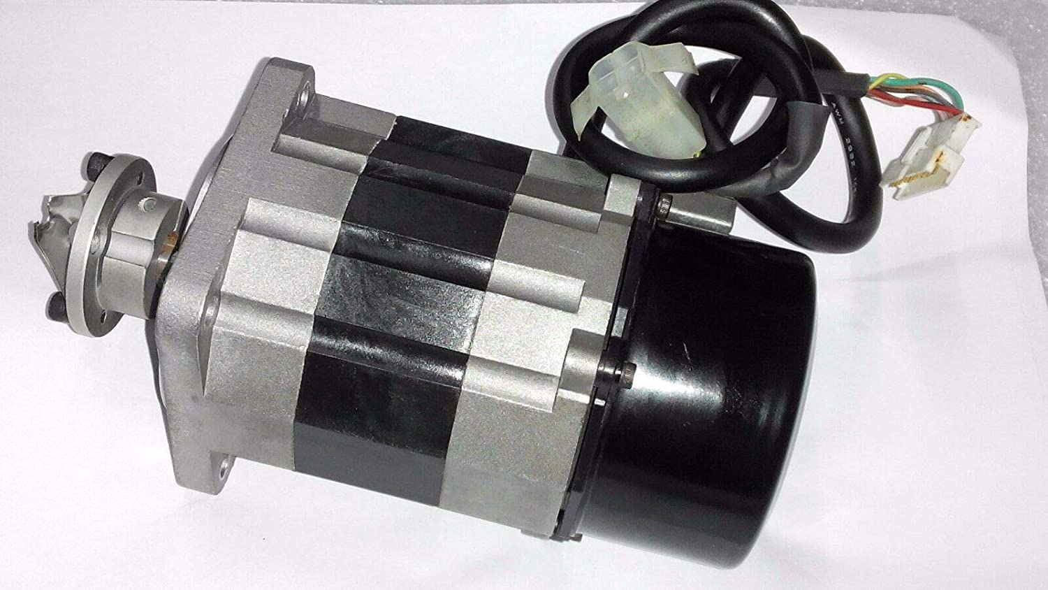 OMRON R88M-H30030 SERVO MOTOR