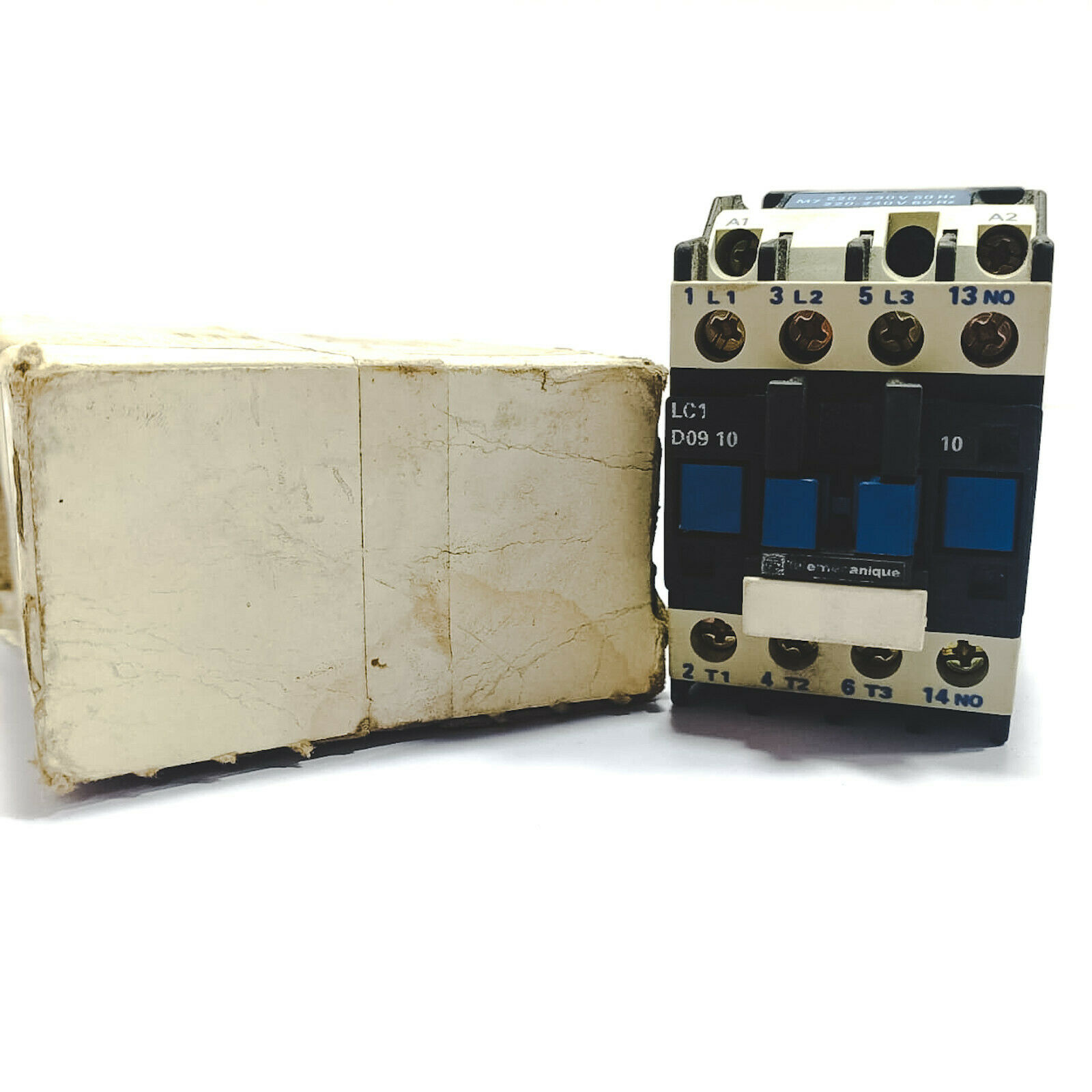 TELEMECANIQUE LC1D0910M7 3 POLE CONTACTOR 3 PHASE 9 AMP 600V 0.5-2 HP @ 240V 0.5-5 HP @ 480V 7.5 HP @ 600V 1 N/O AUX CONTACT 220/240 VAC 50/60 HZ COIL