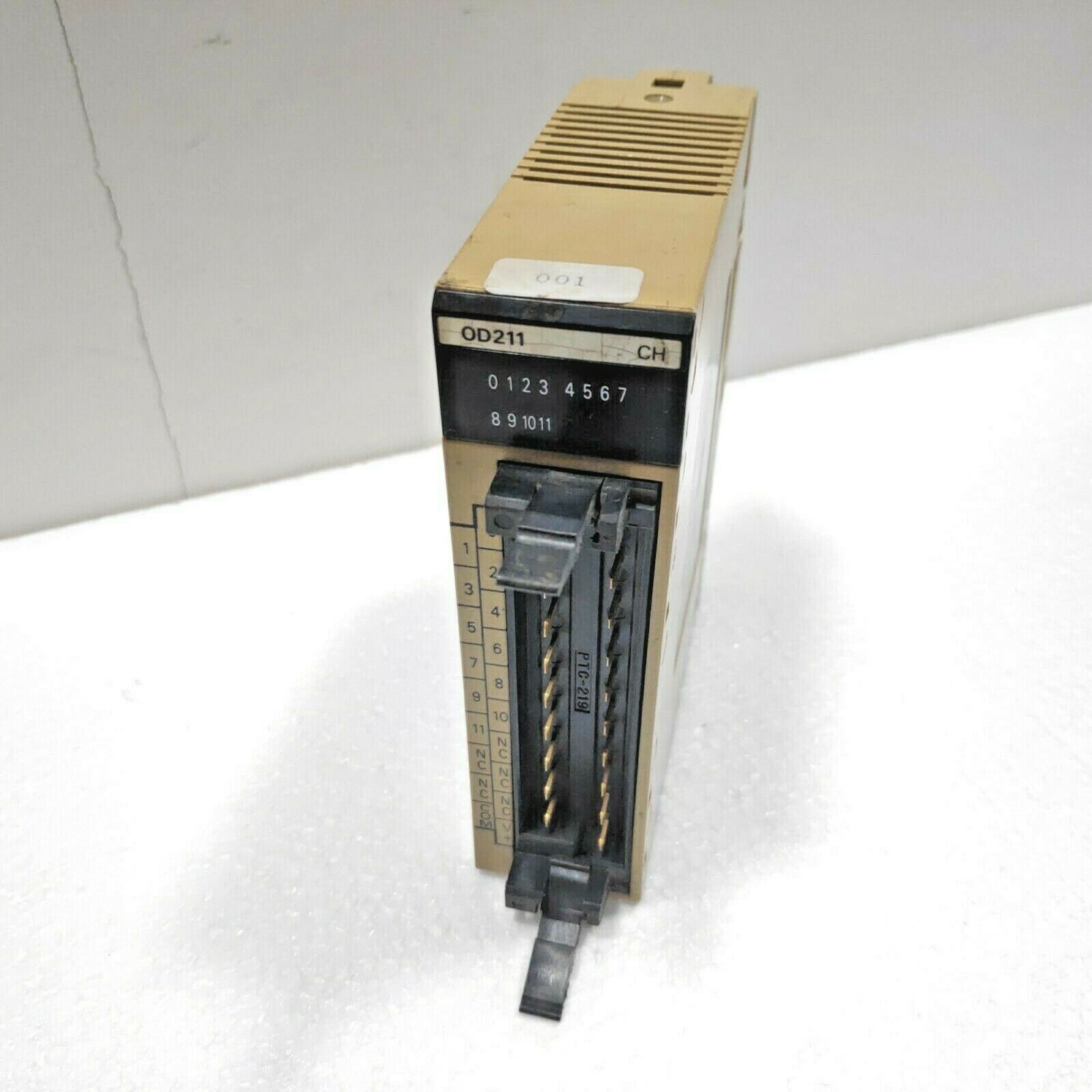 OMRON C200H-OD211 C200HOD211 SYSMAC C200 I/O MODULES OUTPUT MODULE TRANSISTOR 12 POINT 0.3 AMP 24 VDC