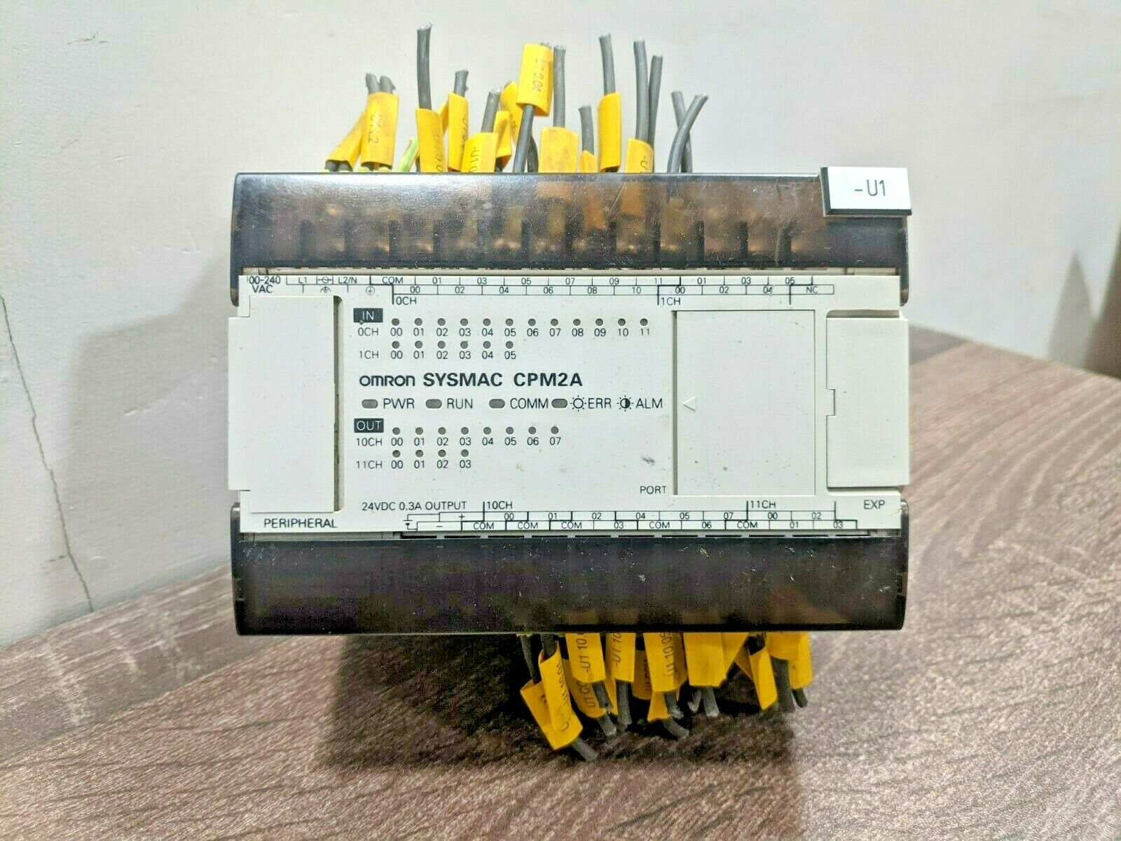 OMRON CPM2A-30CDR-A 30 POINT I/O PROGRAMMABLE CONTROLLER