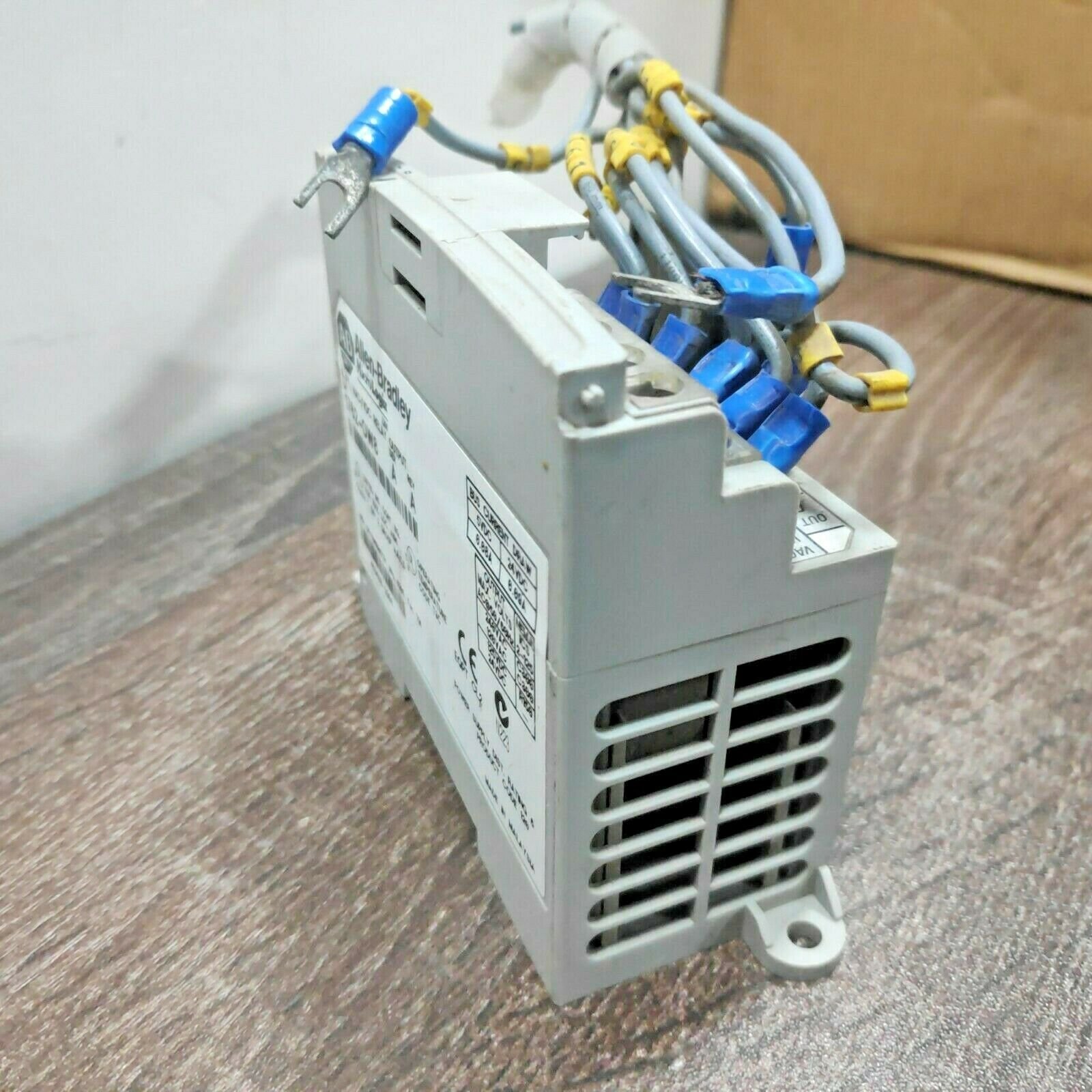 ALLEN BRADLEY 1762-OW8 SER.A REV.A MICROLOGIX OUTPUT MODULE