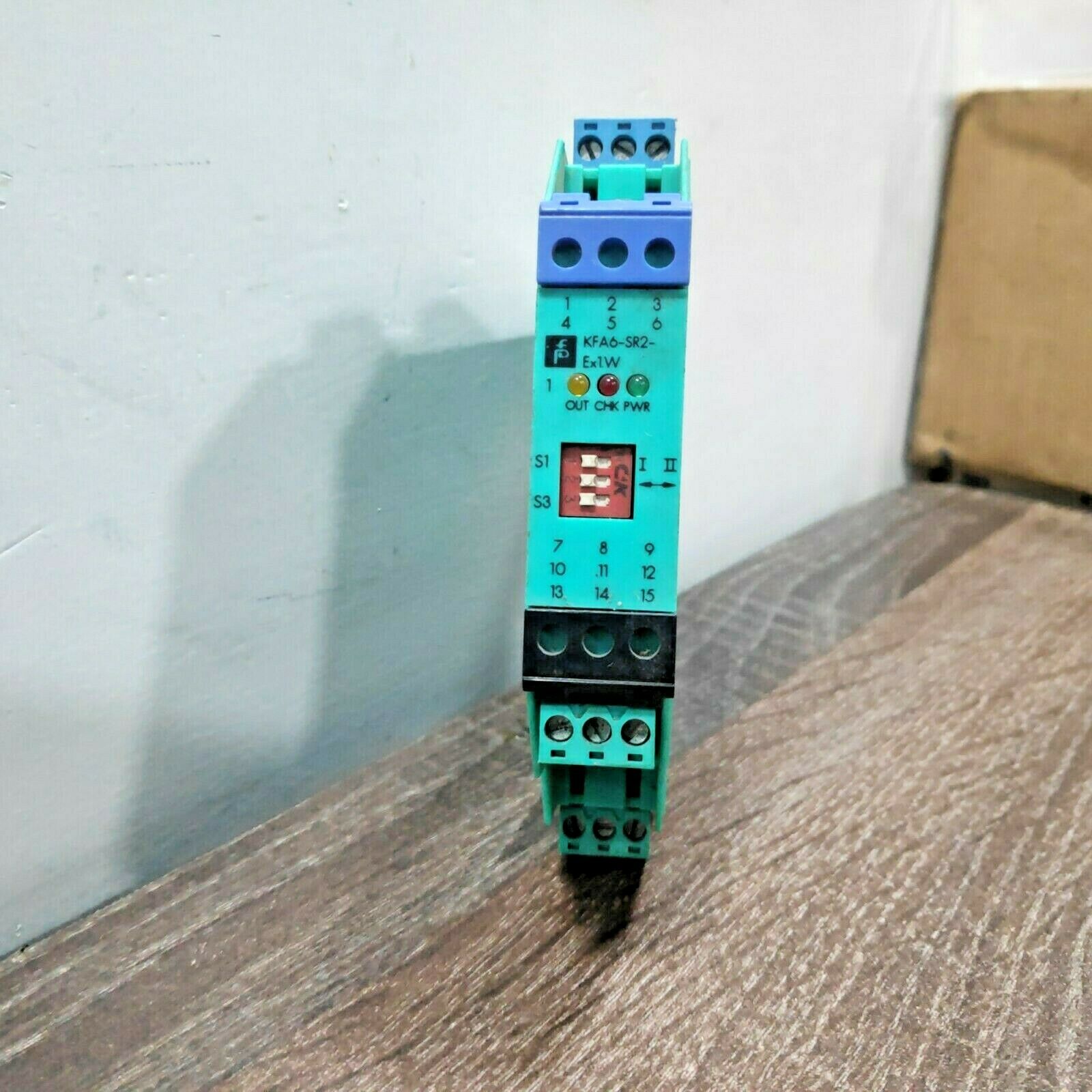 PEPPERL & FUCHS KFA6-SR2-EX1.W SWITCH AMPLIFIER