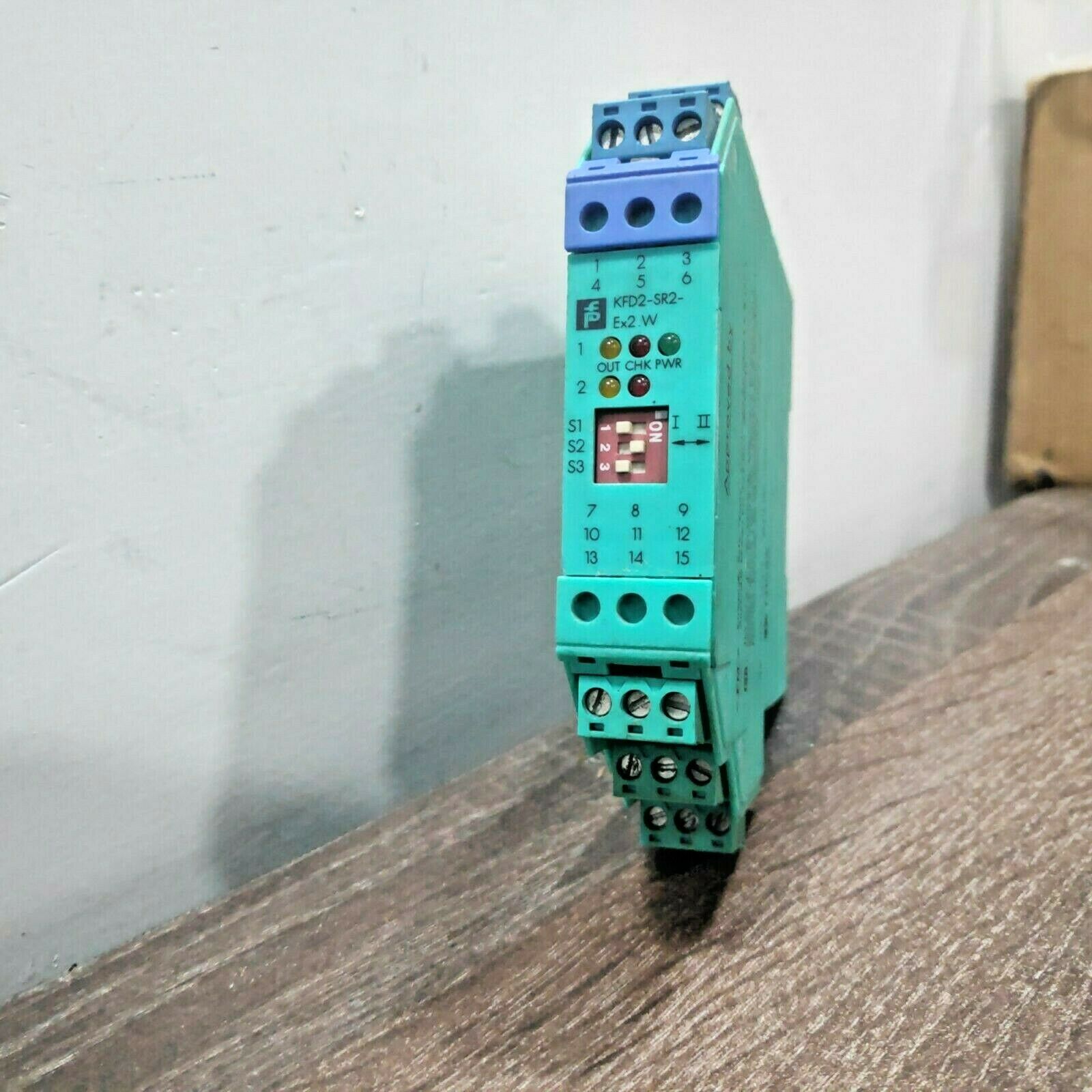 PEPPERL+FUCHS KFD2-SR2-EX2.W 37374S SWITCH AMPLIFIER RELAY CONTACT OUTPUT DIN RAIL MOUNT IP20 DIGITAL INPUT STATUS LEDS 2-CHANNEL 24 VDC SUPPLY 130 MA