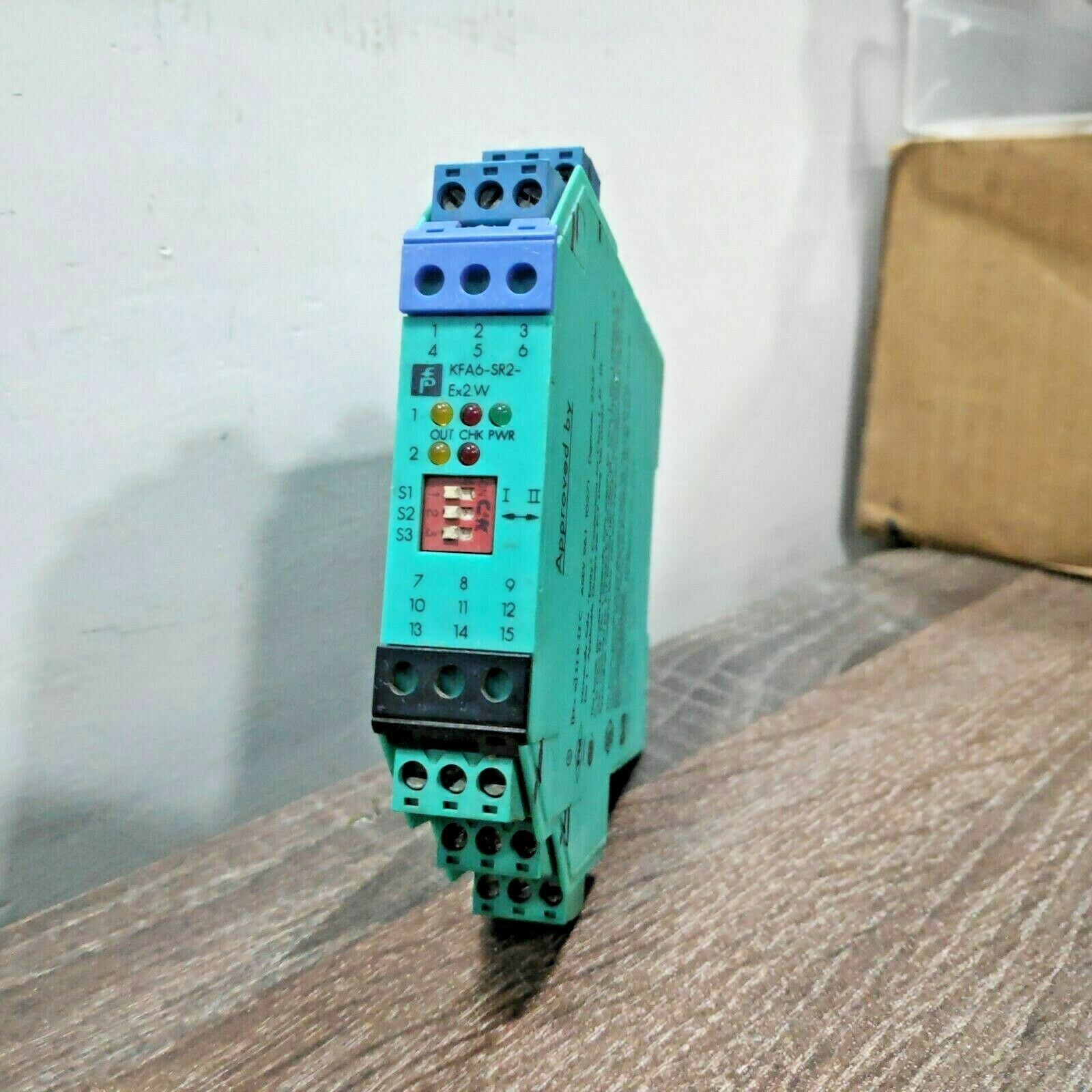 PEPPERL & FUCHS KFA6-SR2-EX2.W ISOLATED SWITCH AMPLIFIER