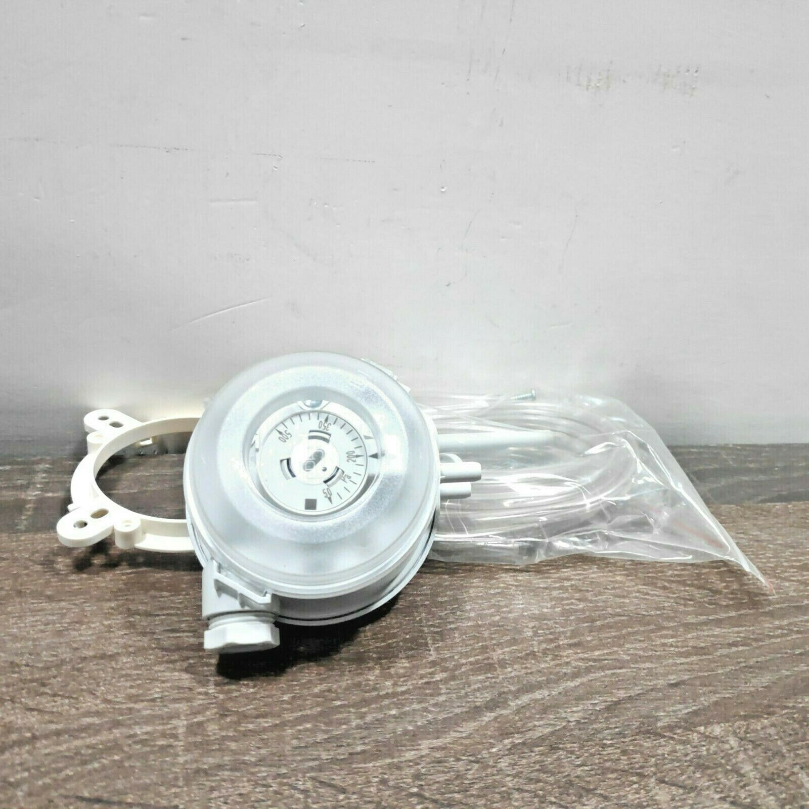 Schneider Electric 004701070 SPD910-500 Differential Air Pressure Switch