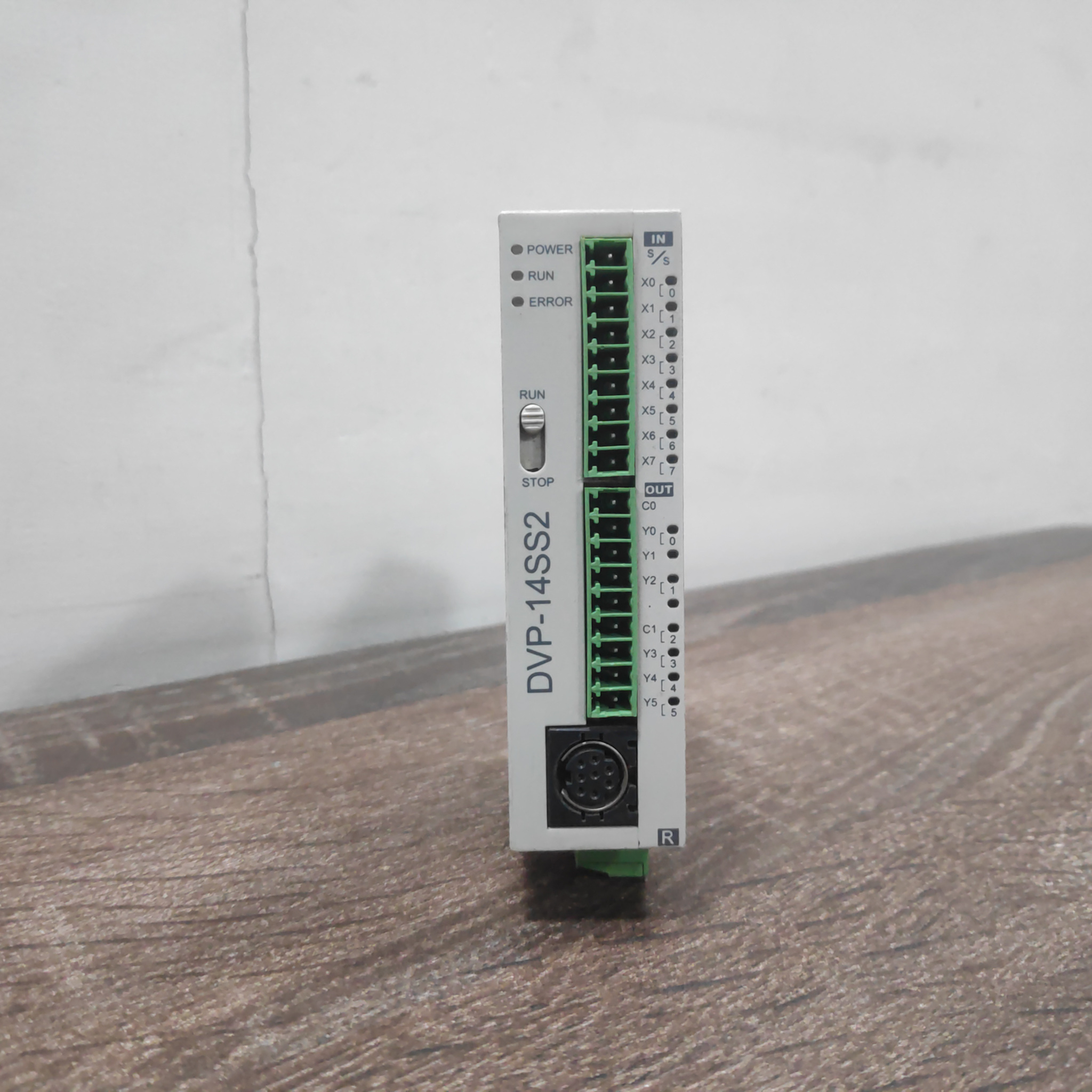 DELTA DVP14SS211R DVP-14SS2 PROGRAMMABLE LOGIC CONTROLLER PLC 24VDC 1.8W 1.5A 250VAC 50/60HZ