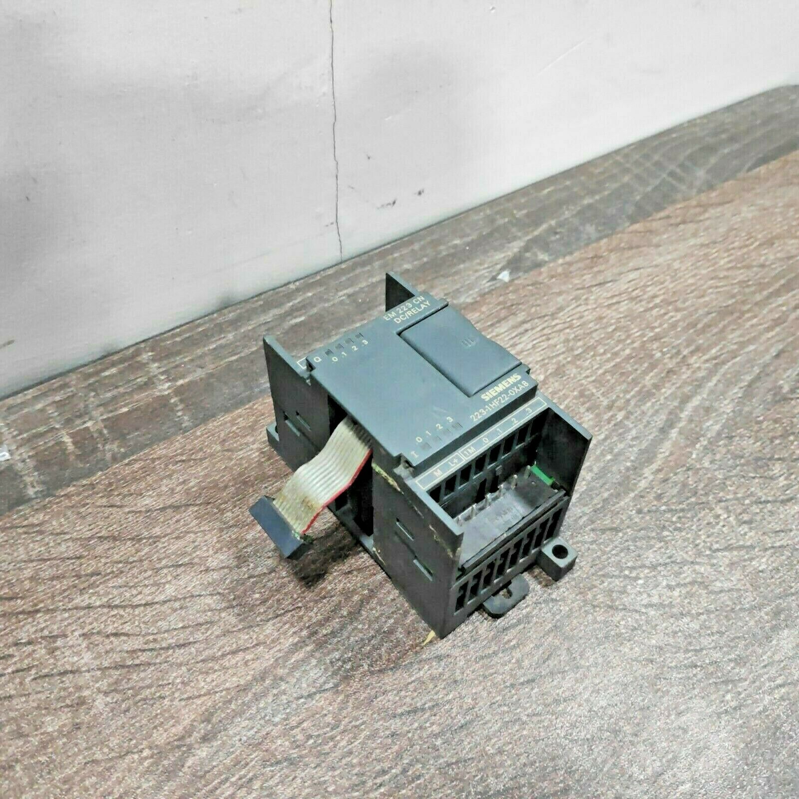 SIEMENS 6ES7223-1HF22-0XA8 EM 223 DIGITAL I/O MODULE