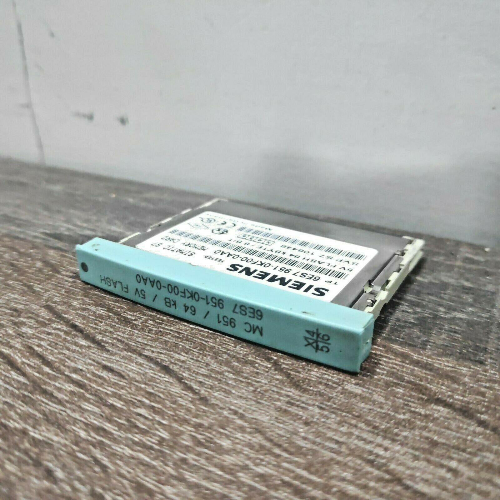 SIEMENS 6ES7951-0KF00-0AA0 SIMATIC S7 64 KBYTE/ 8 BIT MEMORY CARD