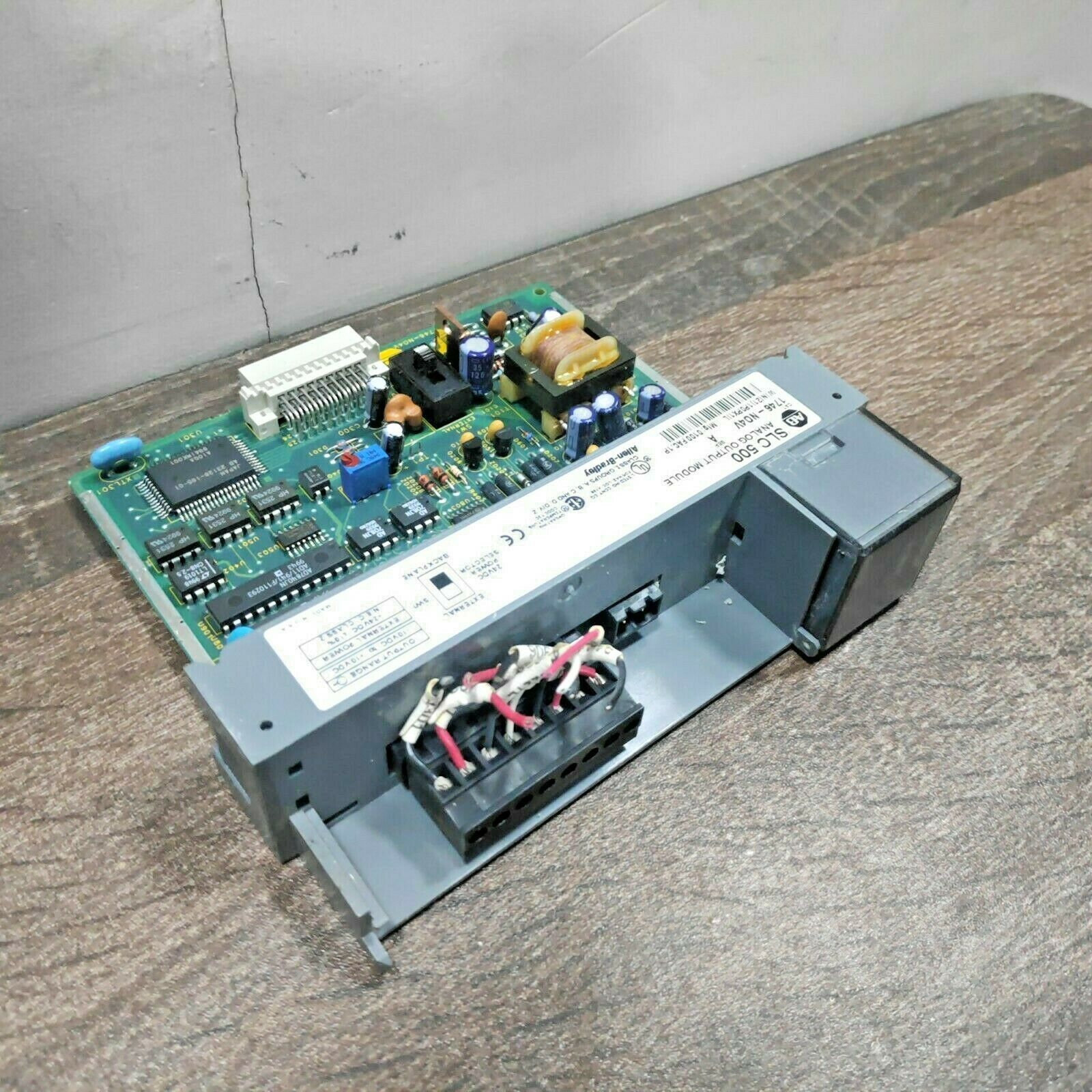 ALLEN BRADLEY 1746-NO4V SER.A ANALOG OUTPUT MODULE