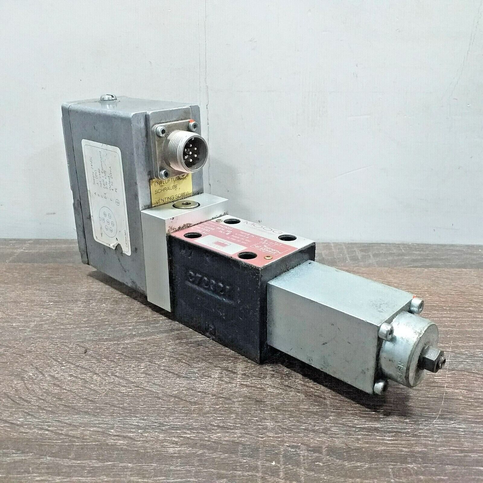 MOOG D816-100 Servo Pressure Valve