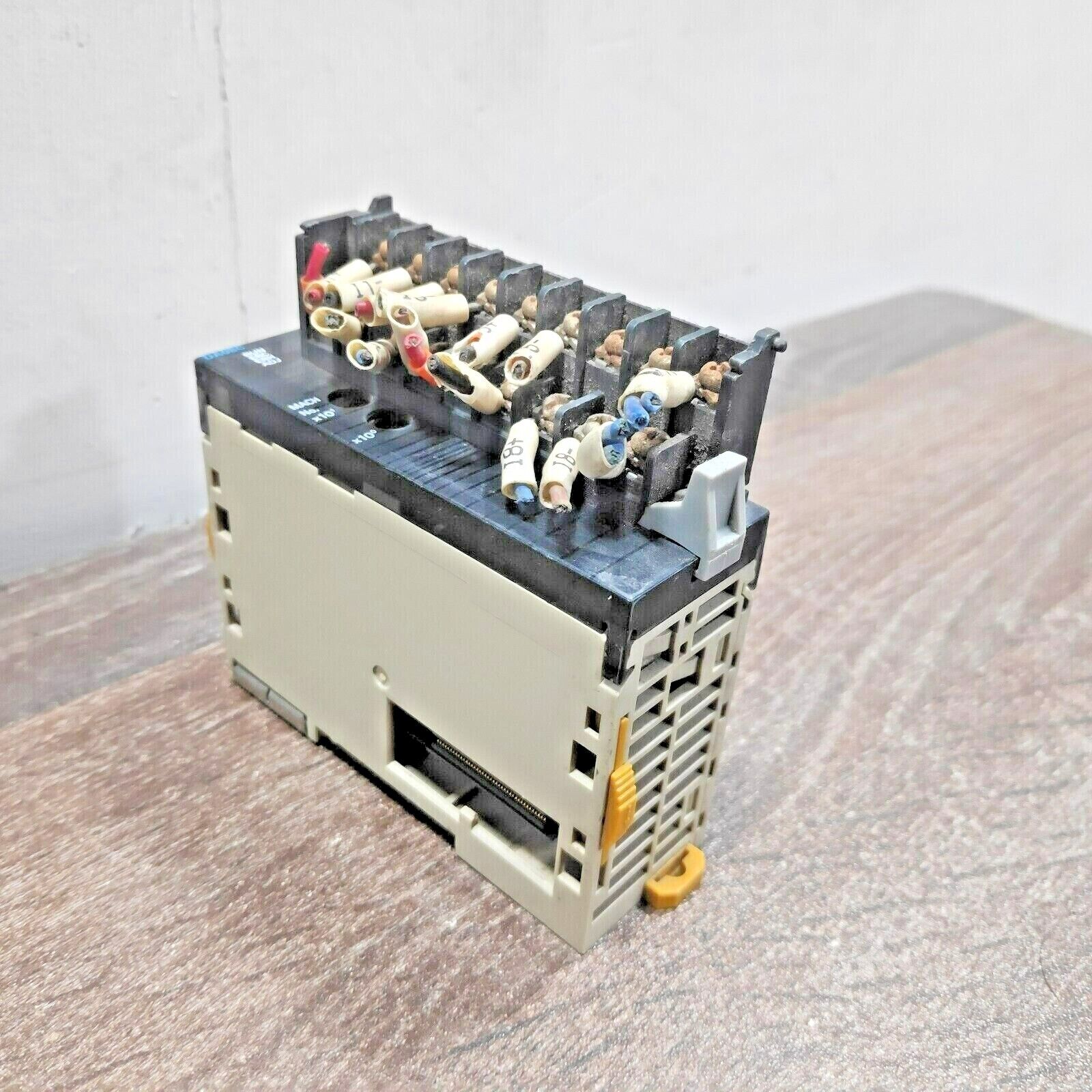 OMRON CJ1W-DA08C