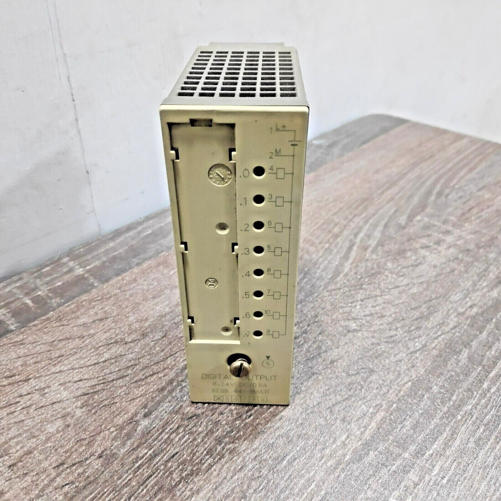 SIEMENS 6ES5441-8MA11 DIGITAL OUTPUT MODULE SIMATIC-S5 NON-ISOLATED 8-OUTPUT 0.5AMP 24VDC