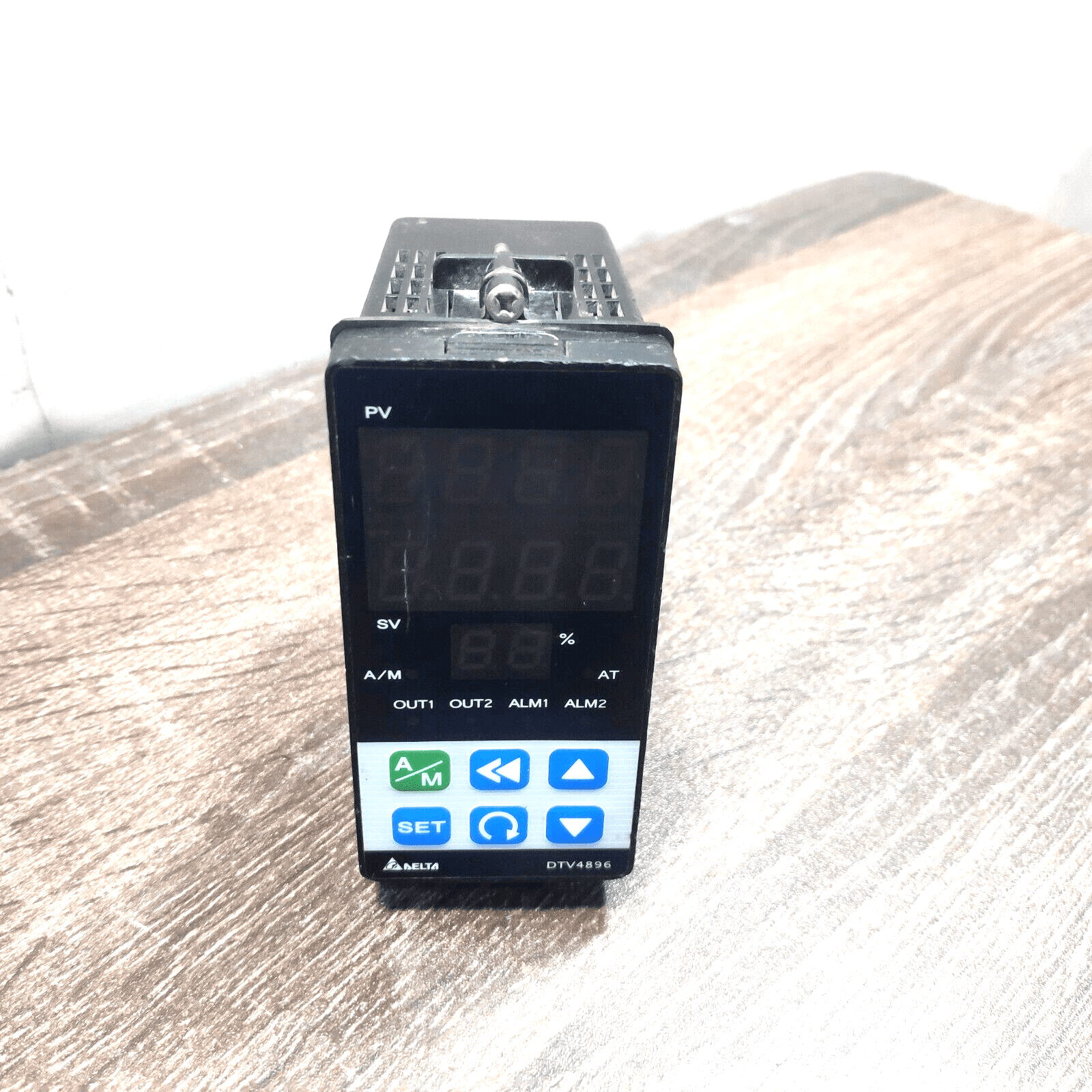 DELTA GROUP ELECTRONICS DTV4896R