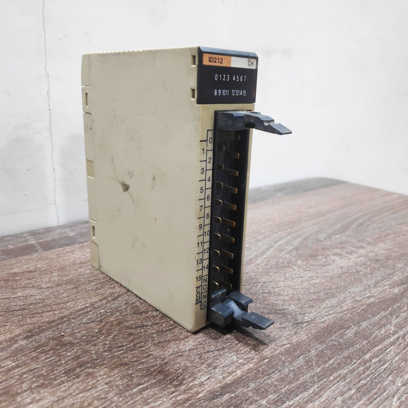 OMRON C200H-ID212 DC INPUT MODULE SYSMAC C200 16 CHANNEL 24 VDC 7 MA