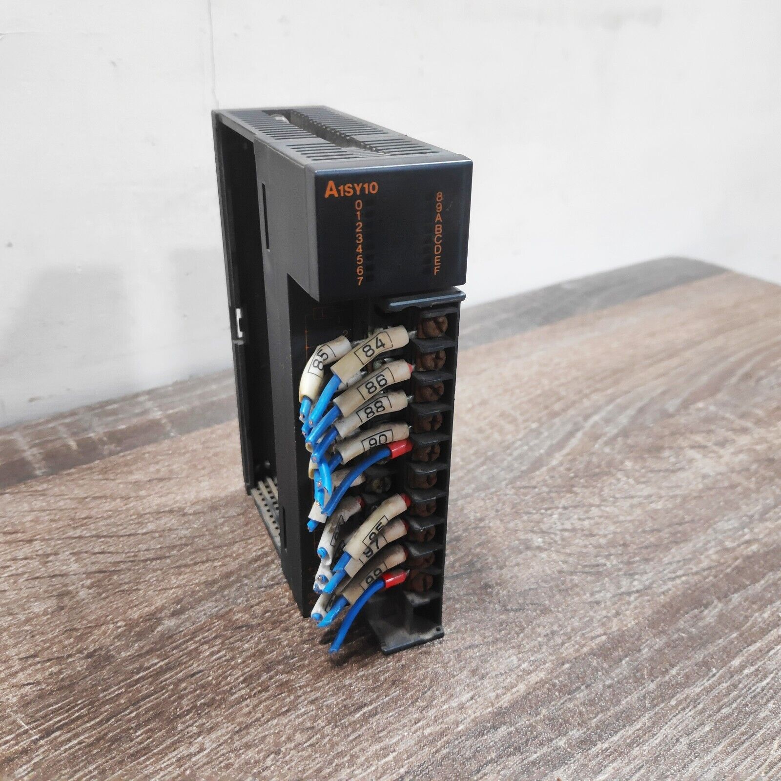 MITSUBISHI A1S-Y10 2 AMP OUTPUT MODULE