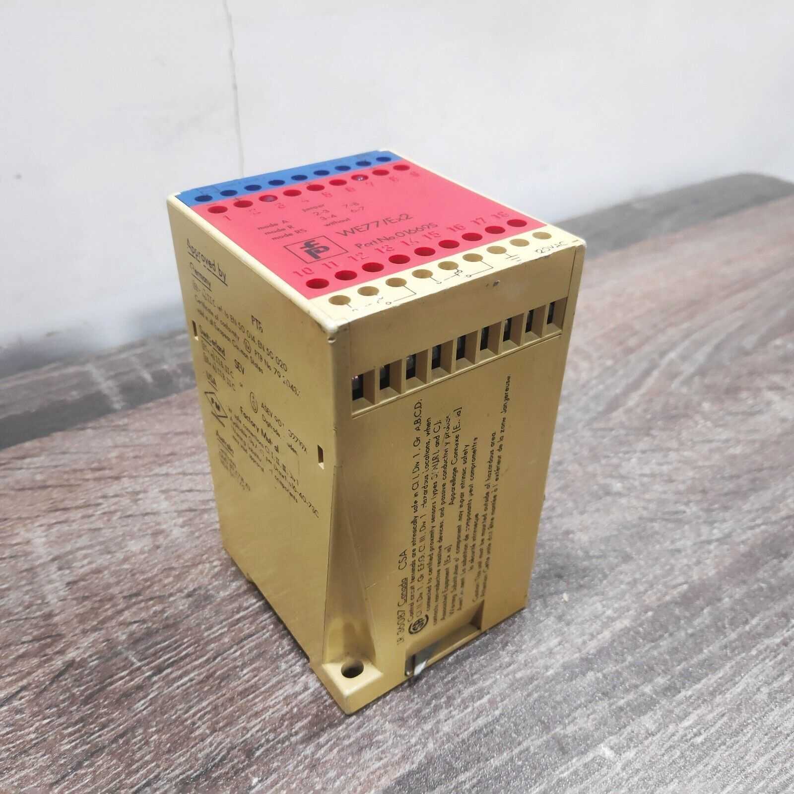 PEPPERL & FUCHS WE77/EX2 110/120V (01669S)