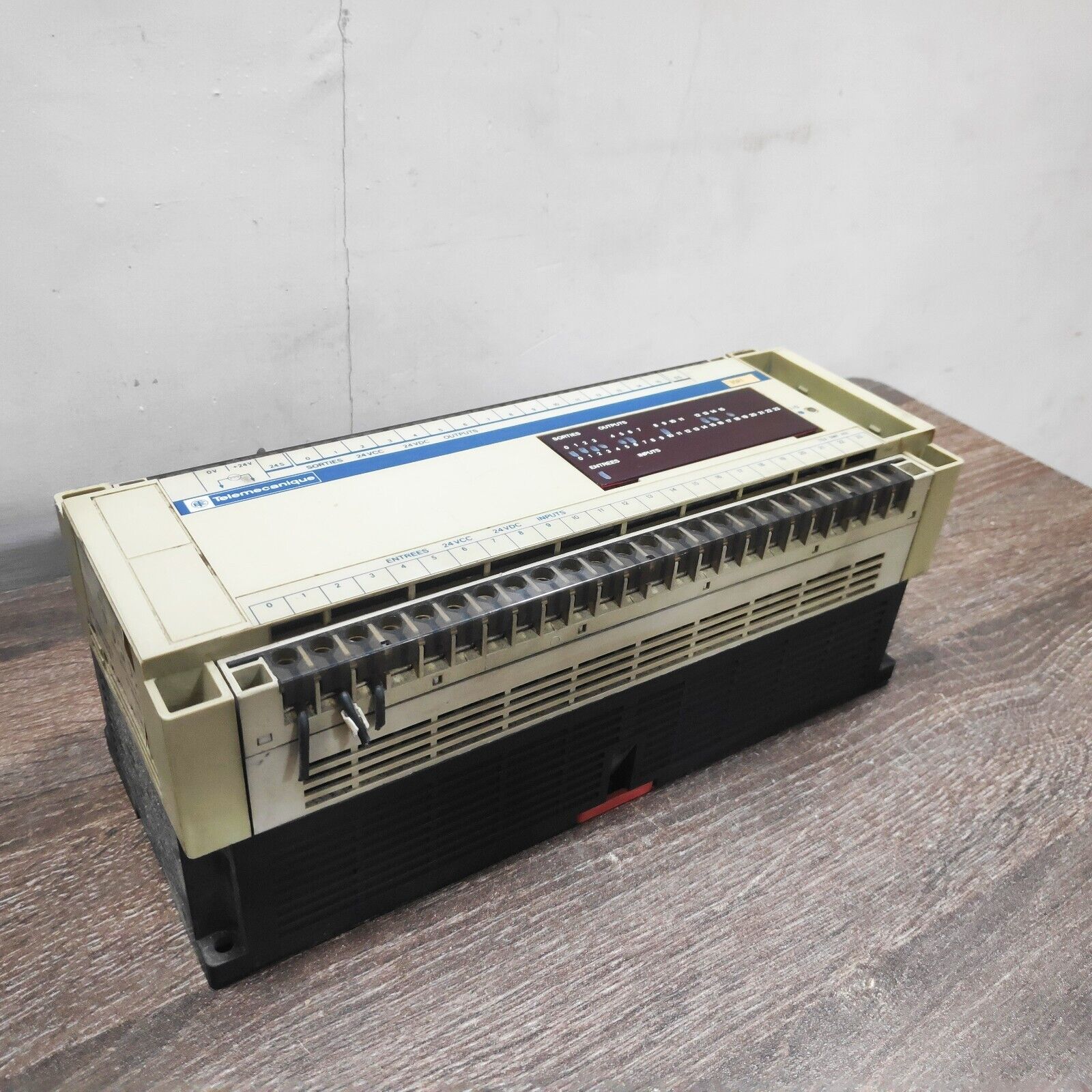 TELEMECANIQUE TSXDMF401