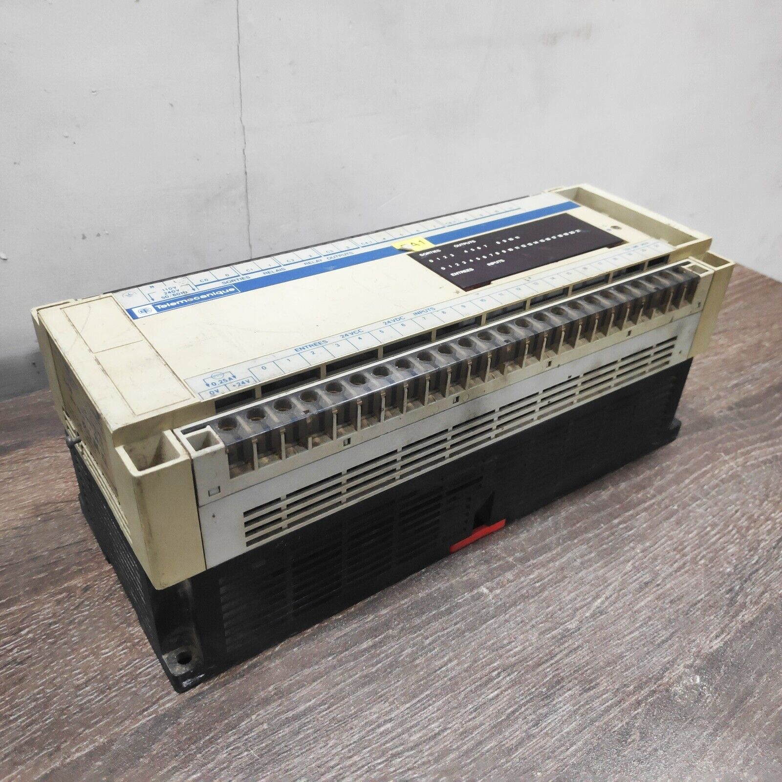 SCHNEIDER ELECTRIC TELEMECANIQUE TSX-DMF-342A 0.25AMP PLC EXPANSION UNIT
