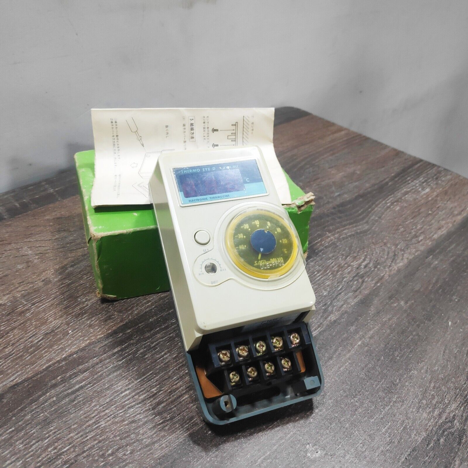 SAGINOMIYA DLE-WD11-010 AG-482 THERMO EYE D ELECTRONIC THERMOSTAT