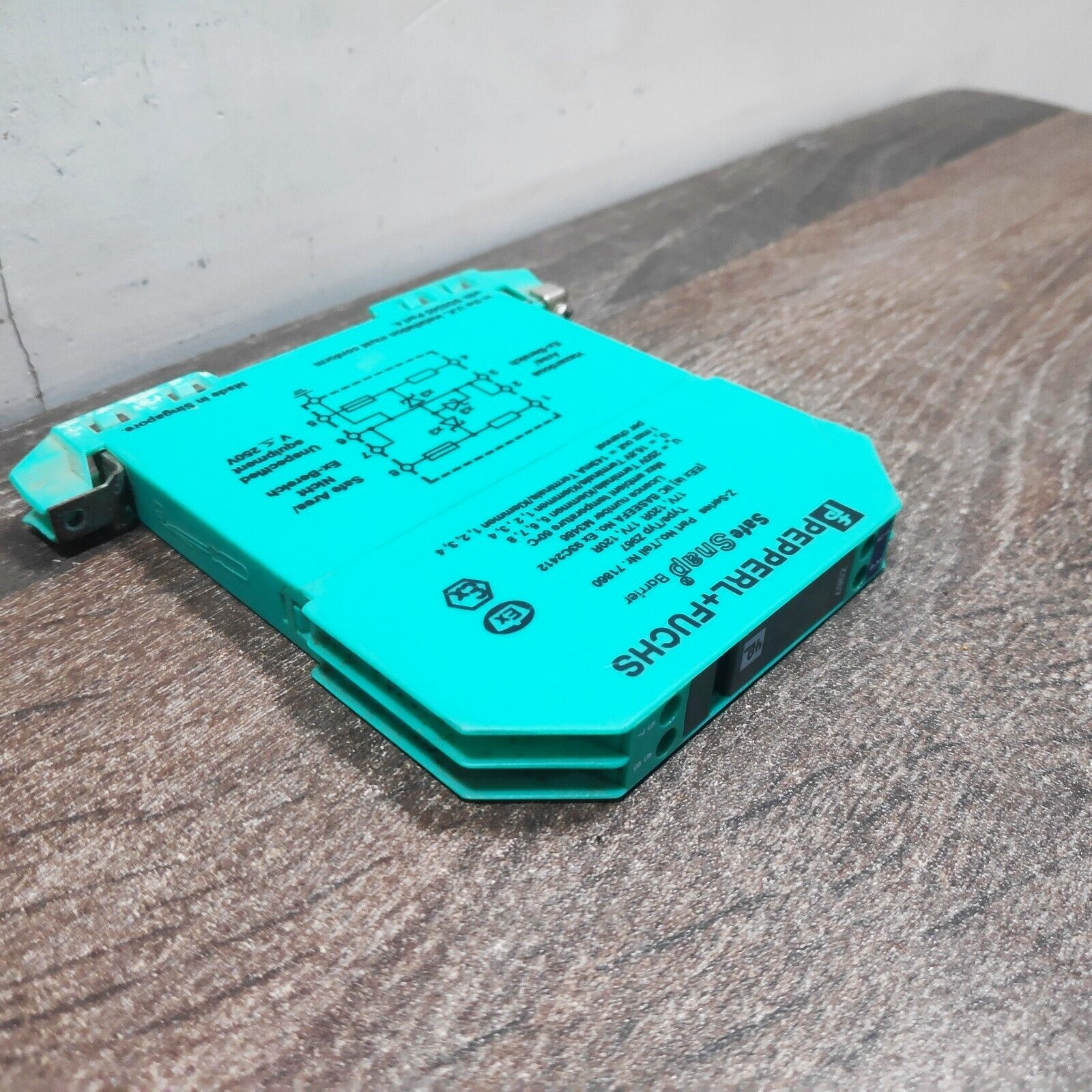 PEPPERL & FUCHS Z967 ZENER BARRIER Z-SYSTEM DIN RAIL MOUNTABLE STAR CONNECTION 2-CHANNEL 120 OHM NOMINAL 15.6 VAC SUPPLY LOOP (71860)