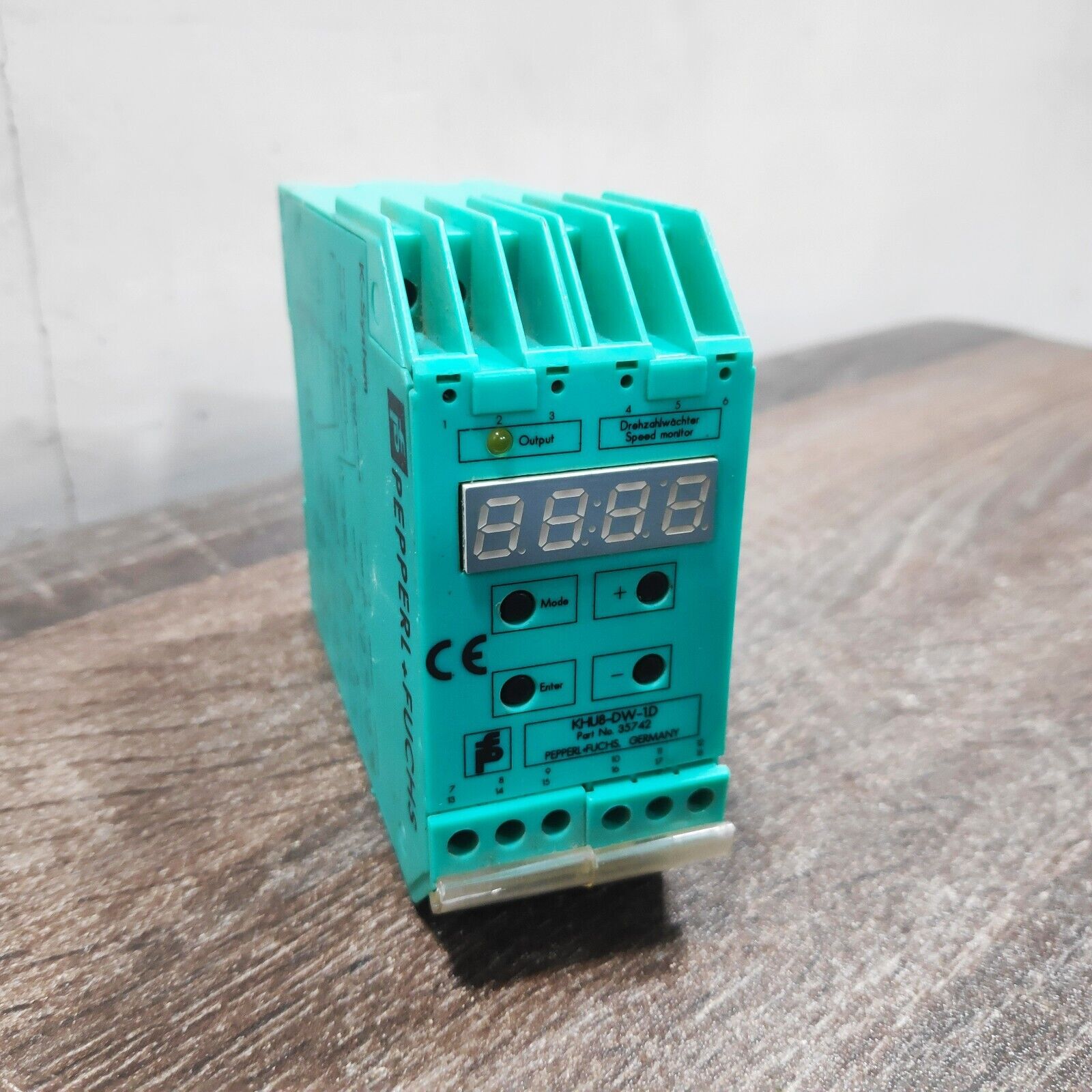 PEPPERL & FUCHS KHU8-DW-1.D SPEED MONITOR 5KHZ 115/230VAC EXTERNAL FUSING 4 A TERMINALS 8- 9+ 1.2 K LED INDICATOR