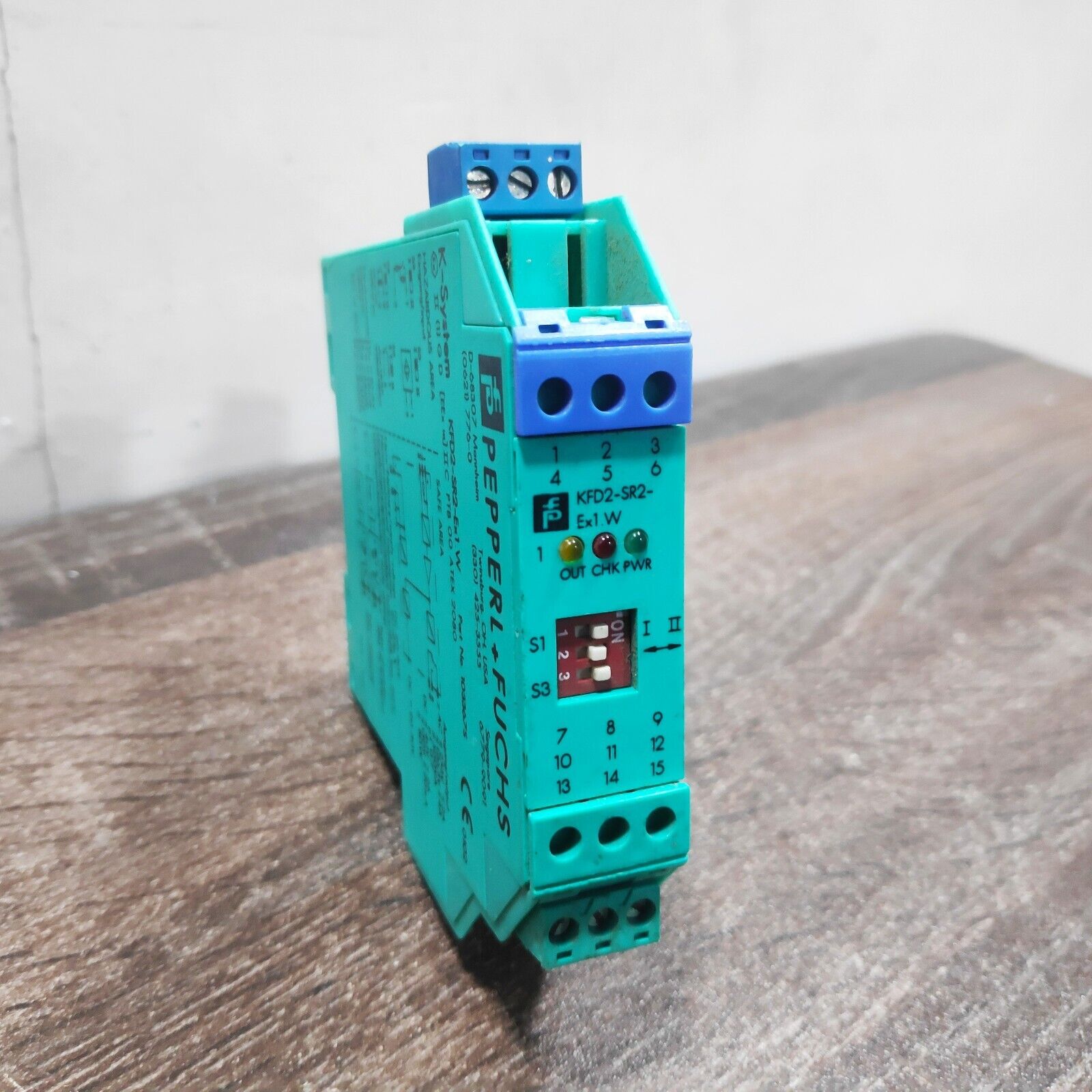 PEPPERL&FUCHS KFD2-SR2-EX1.W SWITCH AMPLIFIER 1-CHANNEL ISOLATED BARRIER <30MA <0.9 WATT 20-30 VDC DIGITAL INPUT SIL 2
