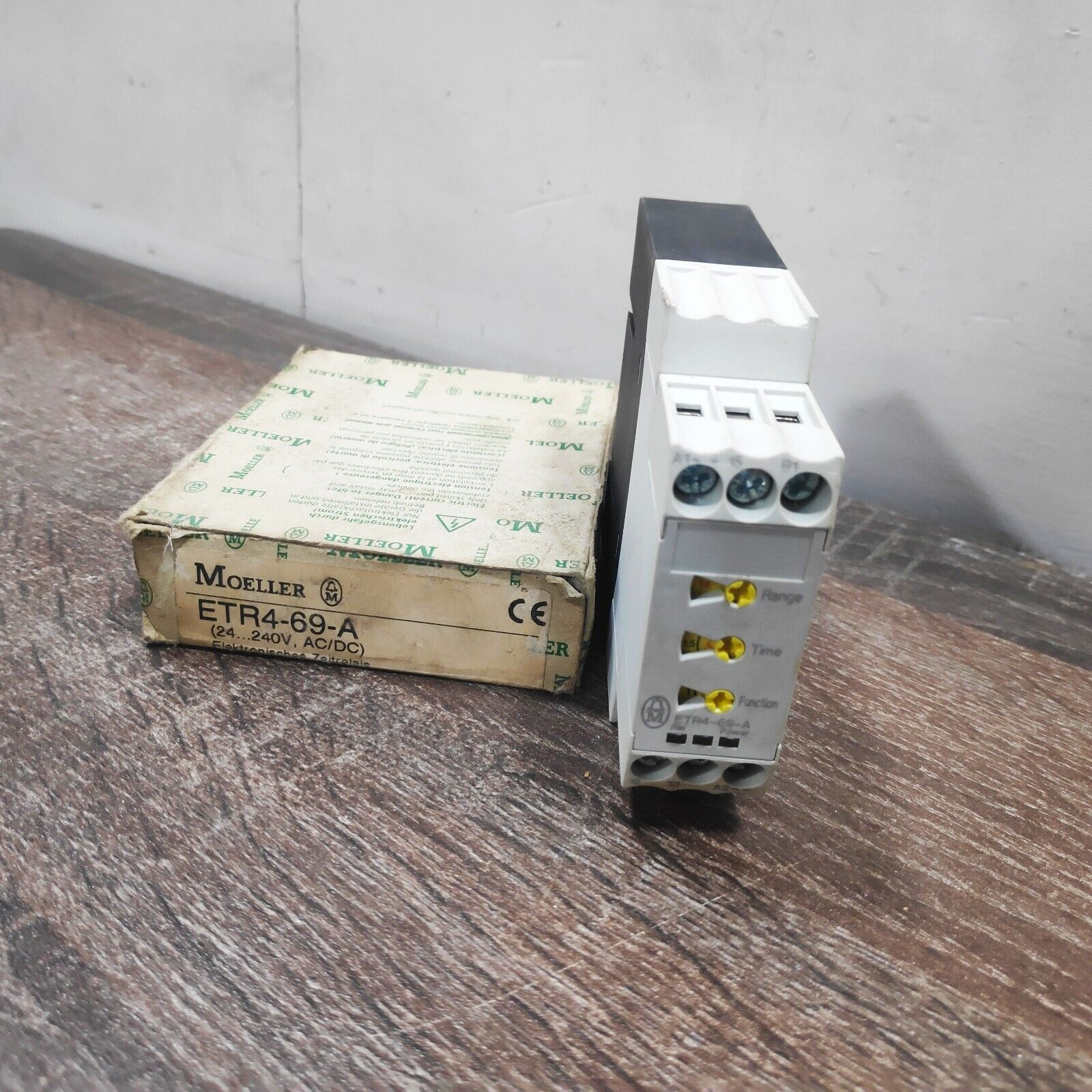 EATON / MOELLER ETR4-69-A ELECTRIC TIMING RELAY 24...240V AC/DC