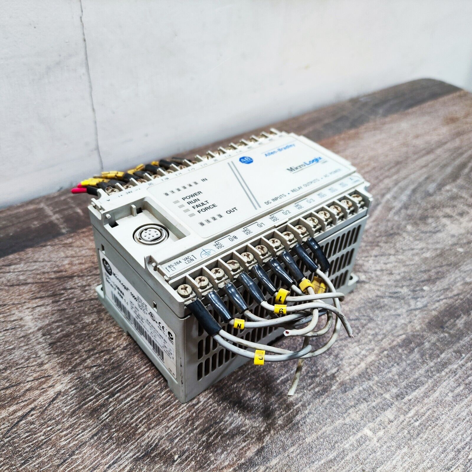 ALLEN BRADLEY 1761-L10BWA SER.F MICROLOGIX 1000 PLC