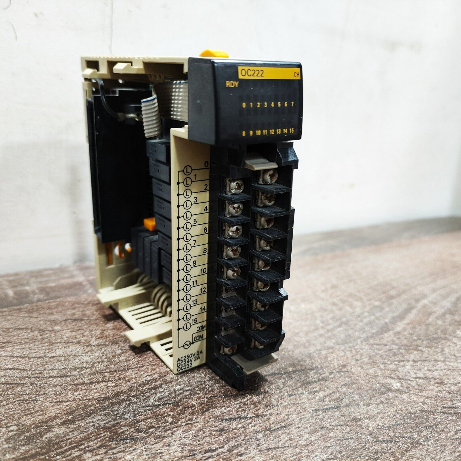 OMRON CQM1-OC222 16 POINT RELAY PLC OUTPUT MODULE