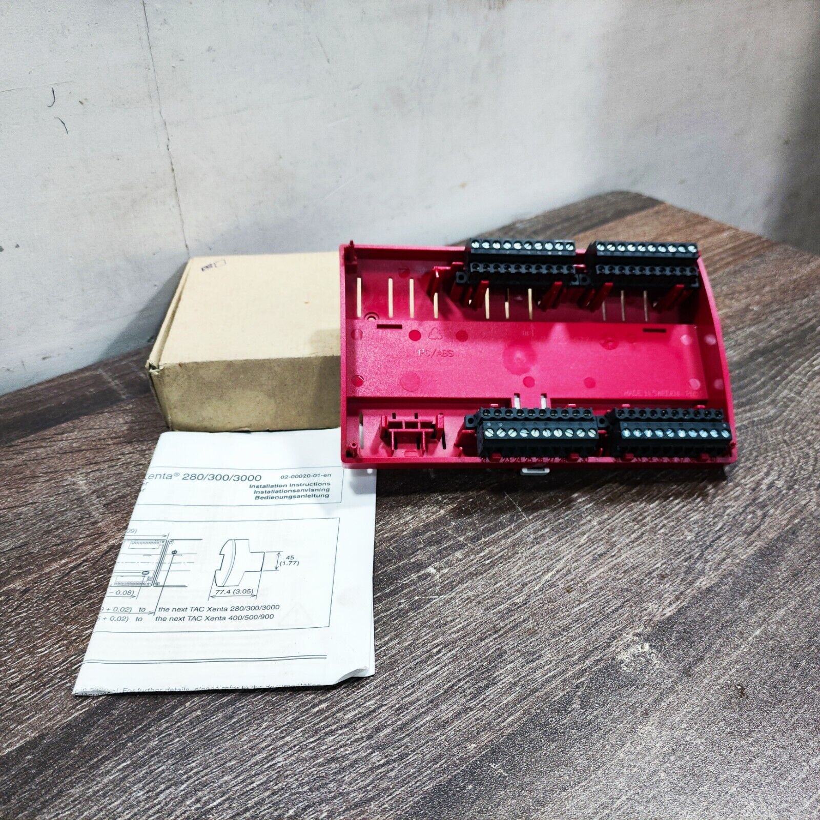 Schneider/TAC Xenta 3-720-677 PLC controller module base
