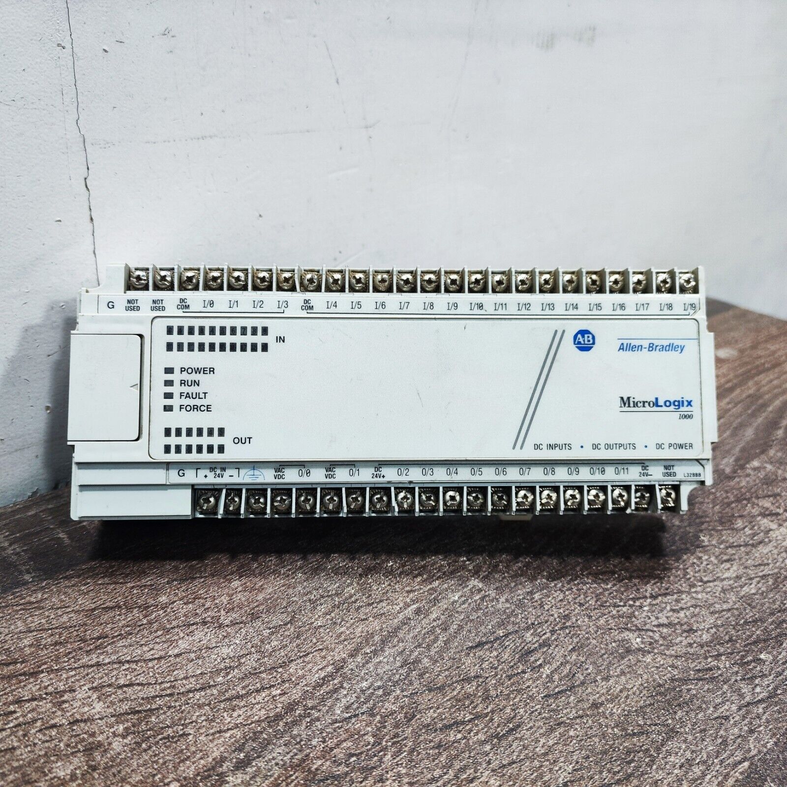 ALLEN BRADLEY 1761-L32BBB SER.E MICROLOGIX 1000 PLC