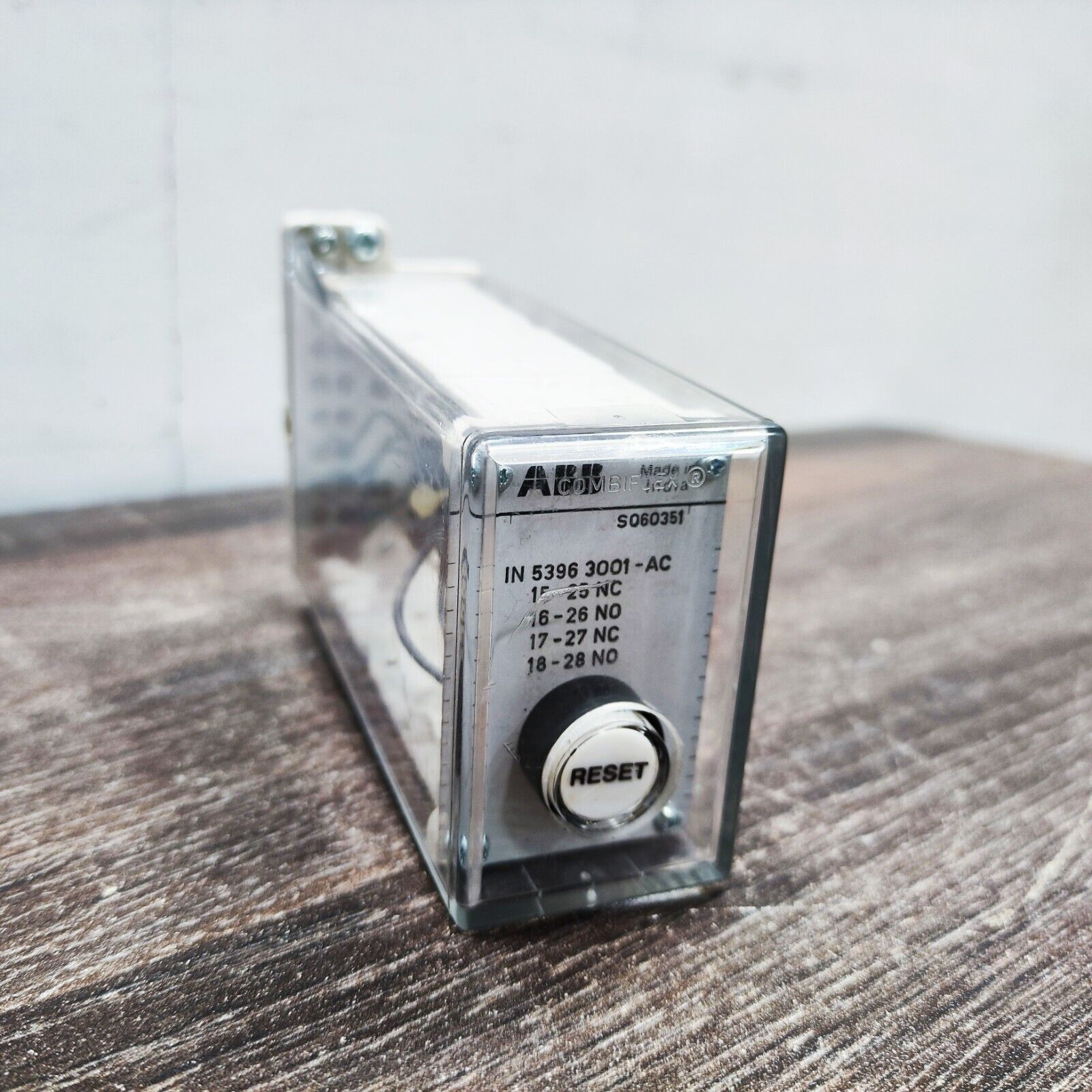 ABB IN5396-3001-AC SO6O351 PUSHBUTTON / RESET