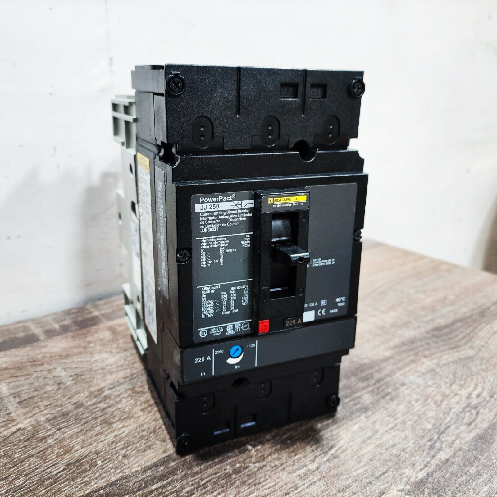 SQUARE D POWERPACT JJ250 (JJN36225) 250A CIRCUIT BREAKER
