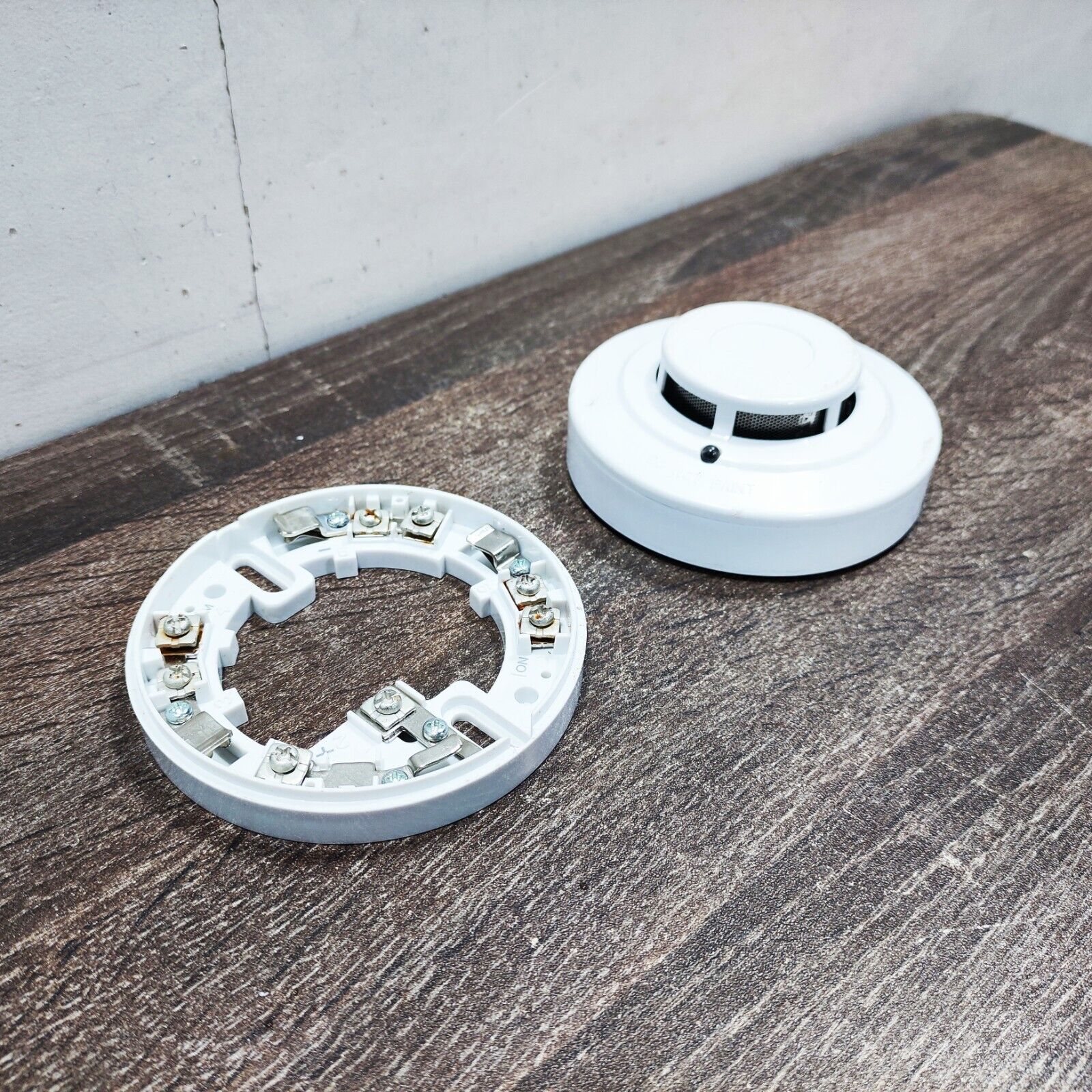 SENTEK SD119-4 PHOTOELECTRIC SMOKE DETECTOR WITH BASE