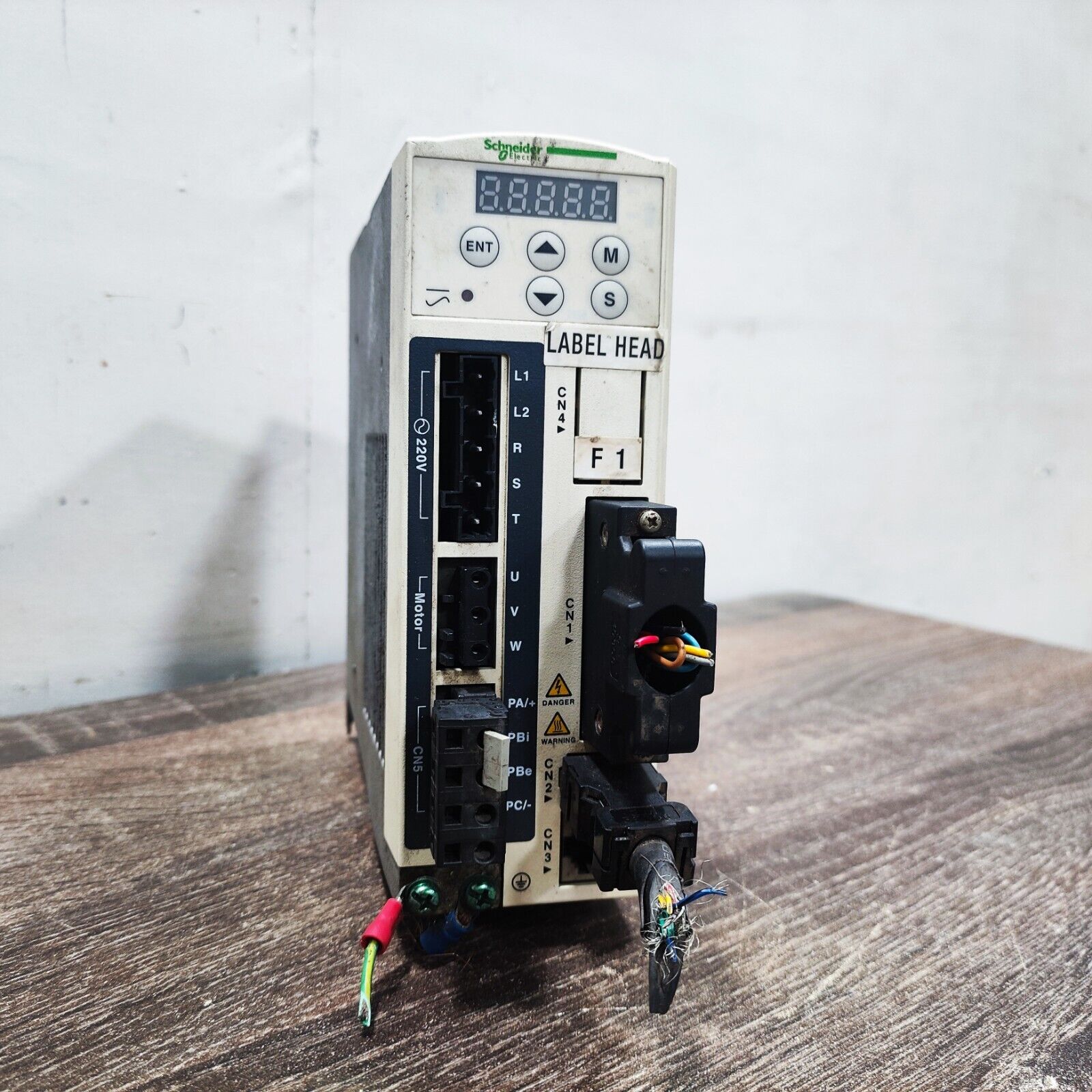 SCHNEIDER LXM23DU04M3X SERVO DRIVE LEXIUM 23 PLUS 2.6 AMP