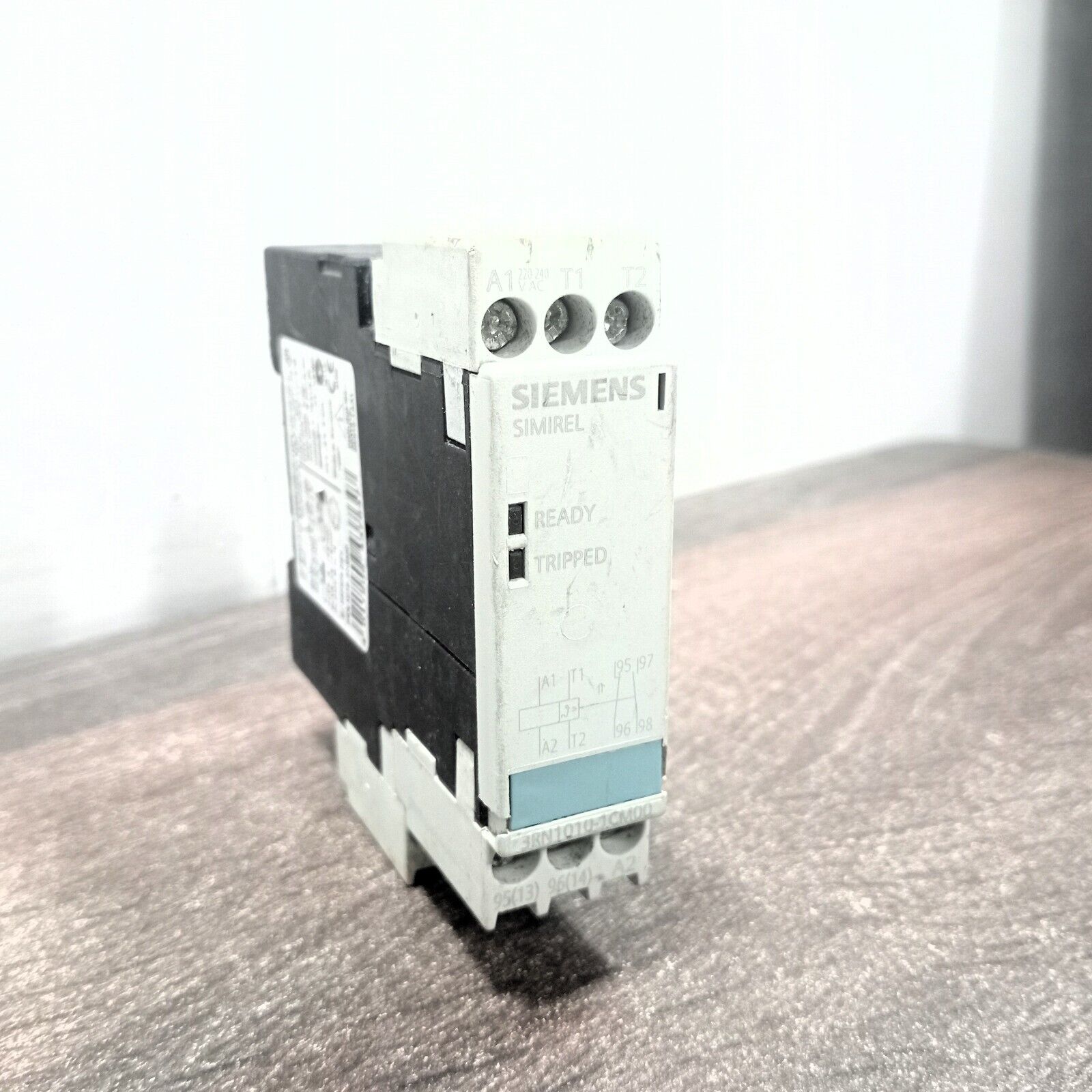 SIEMENS 3RN1010-1CM00 THERMISTOR MOTOR PROTECTOR 220-240 VAC 1NO/1 NC 50 HZ