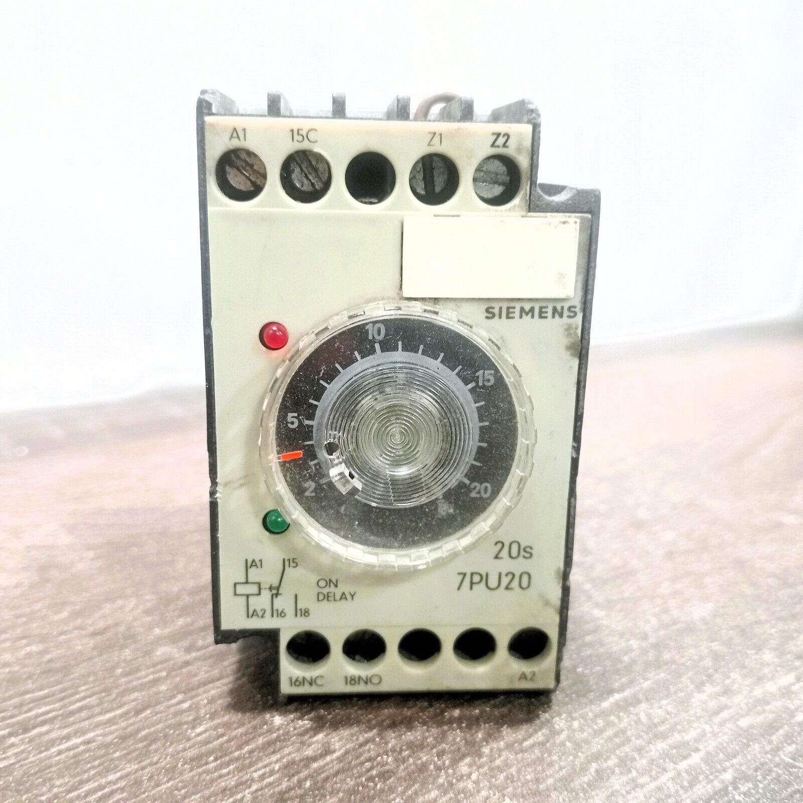 SIEMENS 7PU2040-7AN23 TIME DELAY RELAY 220-240VAC 50-60HZ 20 SEC