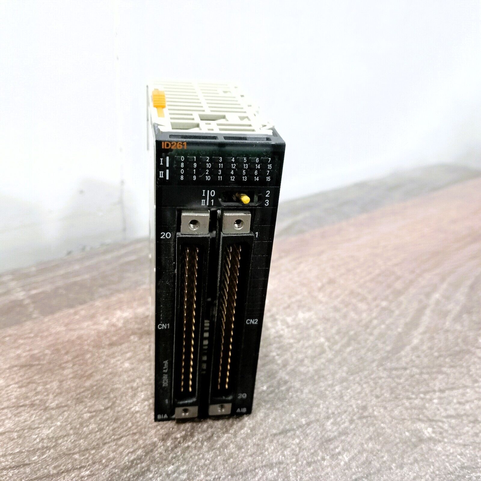 OMRON CJ1W-ID261 DC INPUT MODULE 24VDC 64-POINT 4.1MA 5.6 KILA-OHMS 90 MA MAX
