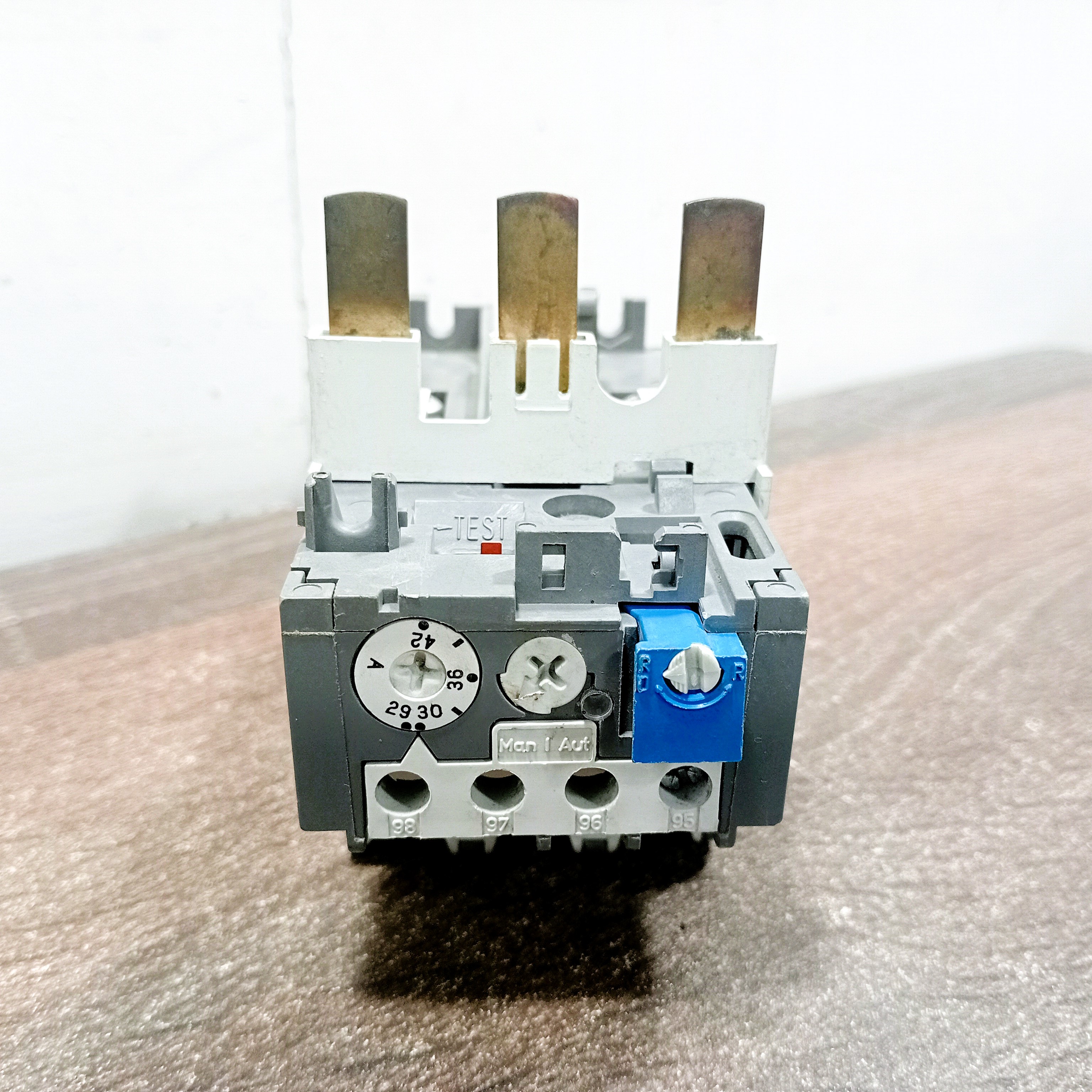 ABB TA75 DU OVERLOAD THERMAL RELAY 22/25 AMP 690 VAC 4 POLE MANUAL / AUTO