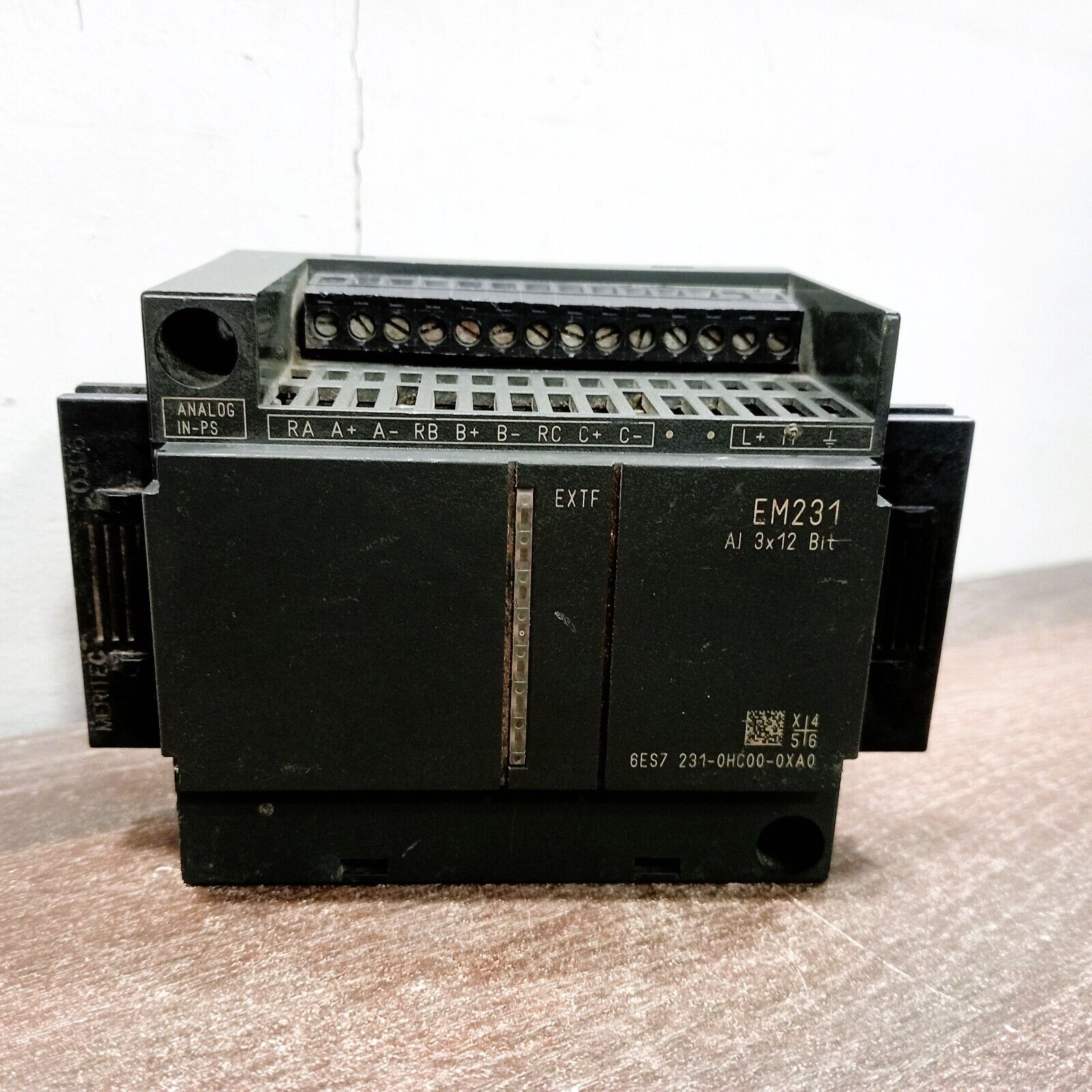 SIEMENS 6ES7231-0HC00-0XA0 ANALOG INPUT MODULE 20-28 VDC 3 POINT 12 BIT