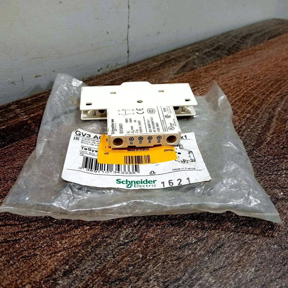 SCHNEIDER ELECTRIC GV3A01 AUXILIARY CONTACT BLOCK GV3 SERIES 1NO/1NC EARLY BREAK RIGHT SIDE MOUNT 5AMP 600VAC SREW CLAMP FOR MANUAL STARTER 