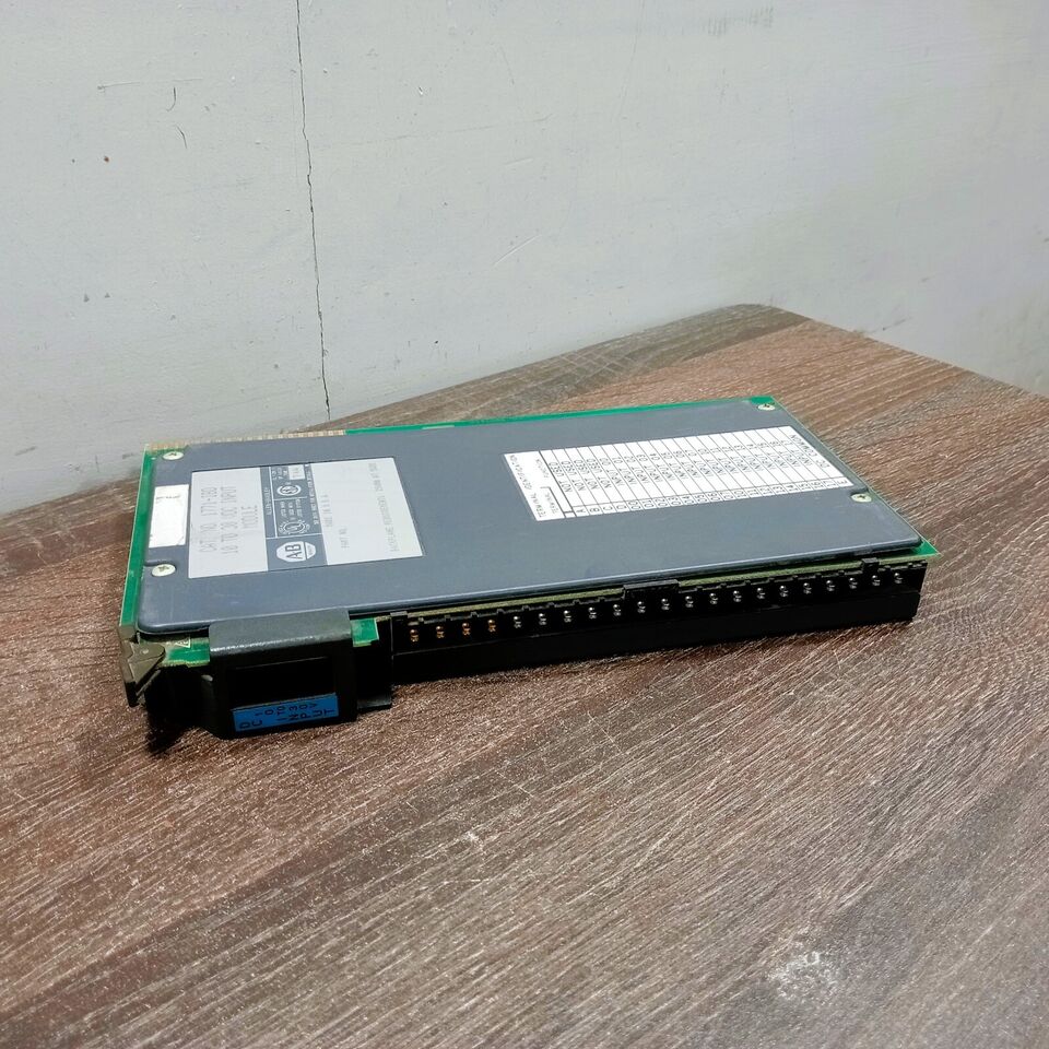 ALLEN BRADLEY 1771-IBD INPUT MODULE 16 POINT DIGITAL 10-30 V DC PLC-5 SINK (SOURCE LOAD) WIRING ARM 1771-WH BACKPLANE CURRENT LOAD - 130 MA