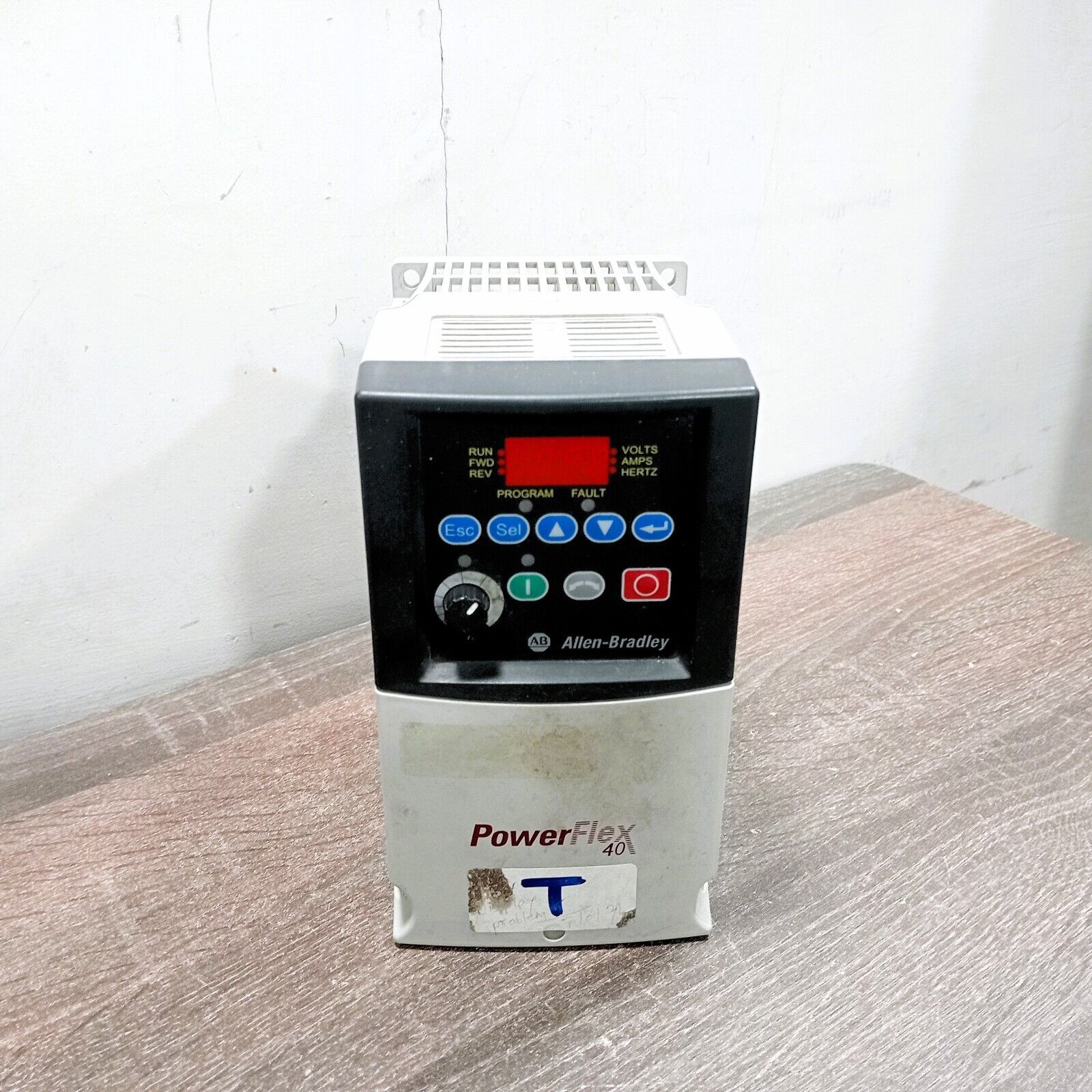 ALLEN BRADLEY 22B-D6P0N104 ADJUSTABLE FREQUENCY POWERFLEX 40 480 VAC 3 PHASE 6 AMP 2.2 KW 3 HP PANEL MOUNT - IP 20 NEMA TYPE OPEN FIXED KEYPAD NOT FILTERED STANDARD BRAKE
