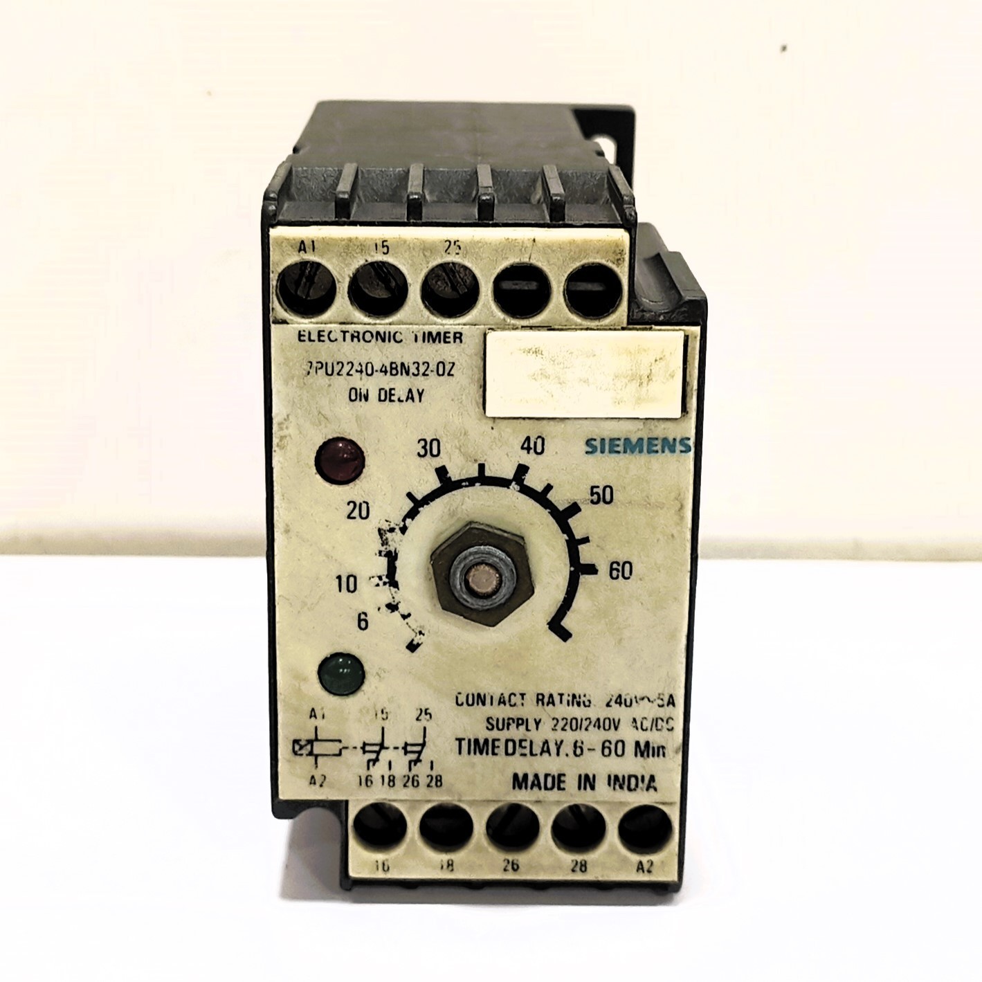 SIEMENS 7PU2240-4BN32-0Z ON DELAY ELECTRONIC TIMER 220-240VAC/DC