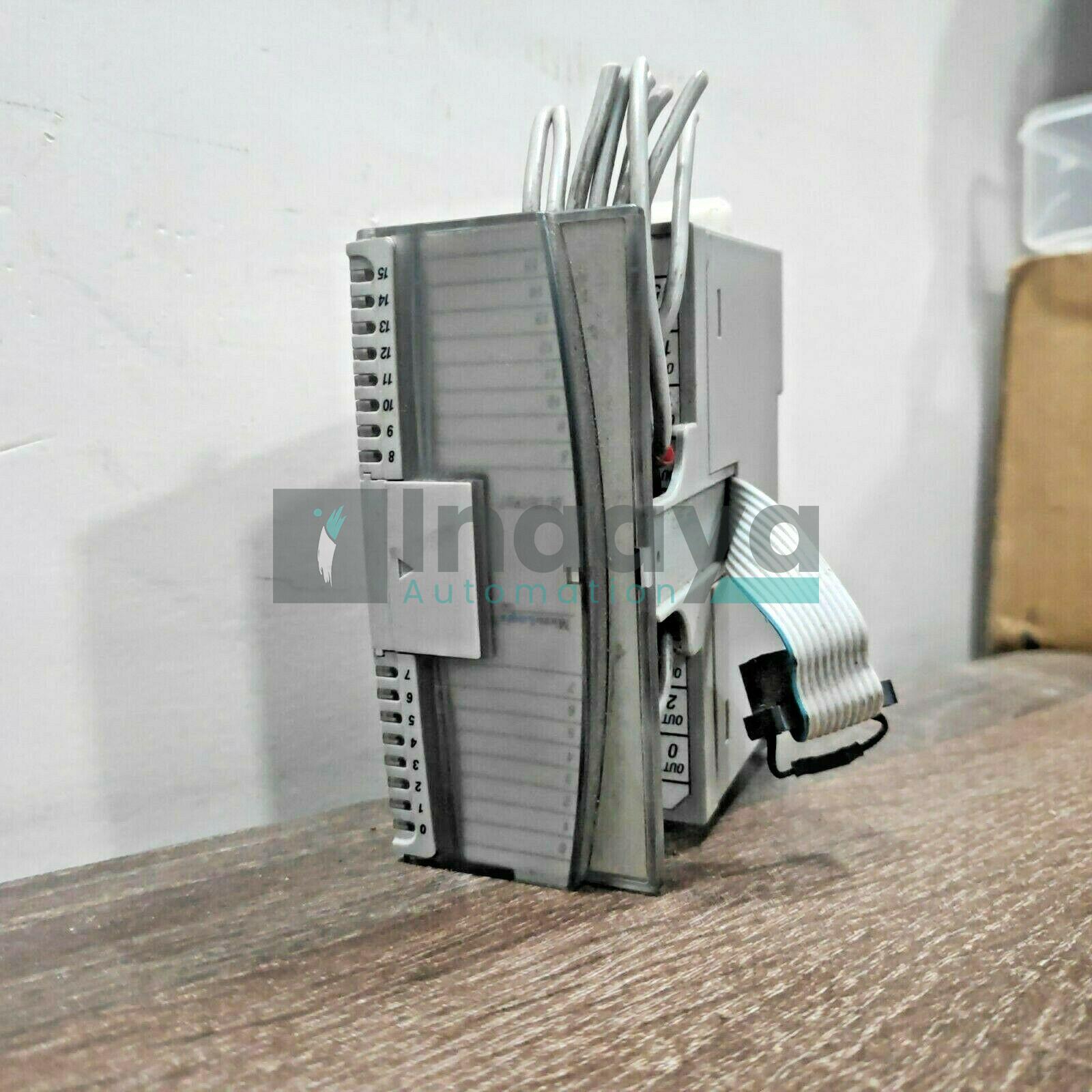 ALLEN BRADLEY 1762-OB16 SER.A OUTPUT MODULE MICROLOGIX 1200 EXPANSION UNIT 16 DIGITAL OUTPUTS RELAY OUTPUT 24 VDC SCREW CONNECTION DIN RAIL MOUNT